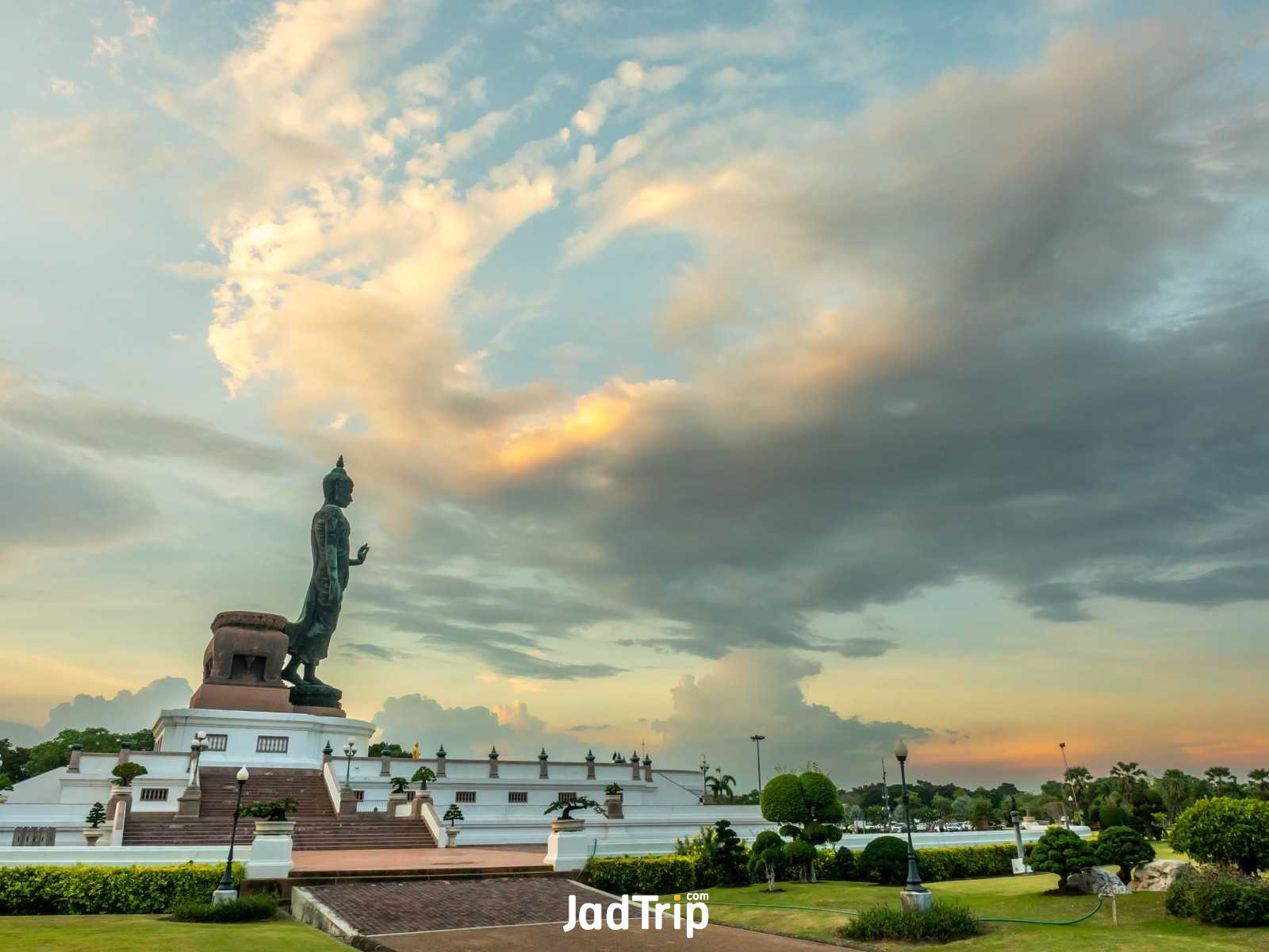 สถานที่ สวดมนต์ข้ามปี_jadtrip (3).jpg