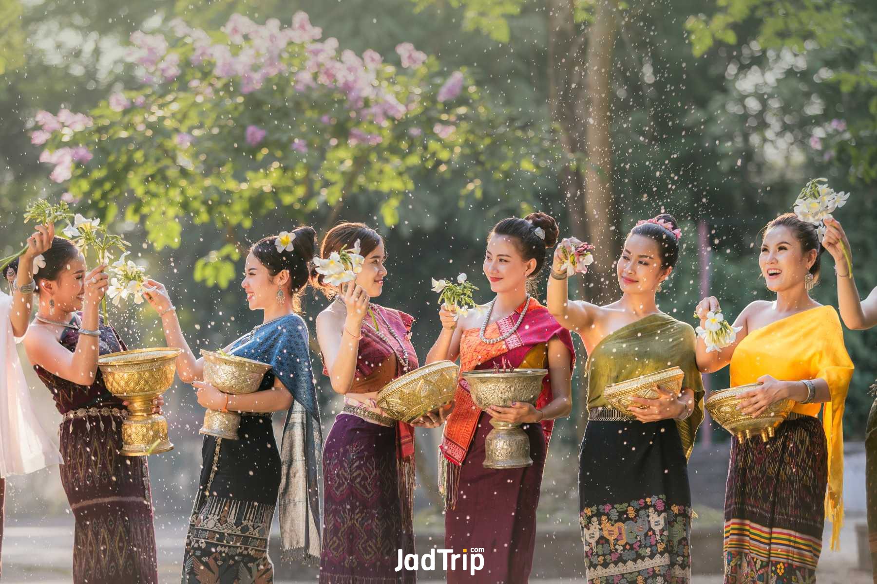 สงกรานต์ ประวัติ กิจกรรมประเพณีวันสงกรานต์jadtrip (11).jpg