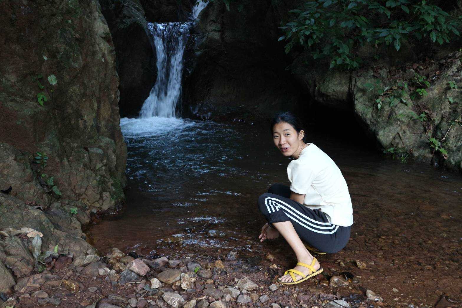 น้ำตกไม่มีชื่อ (1).jpg