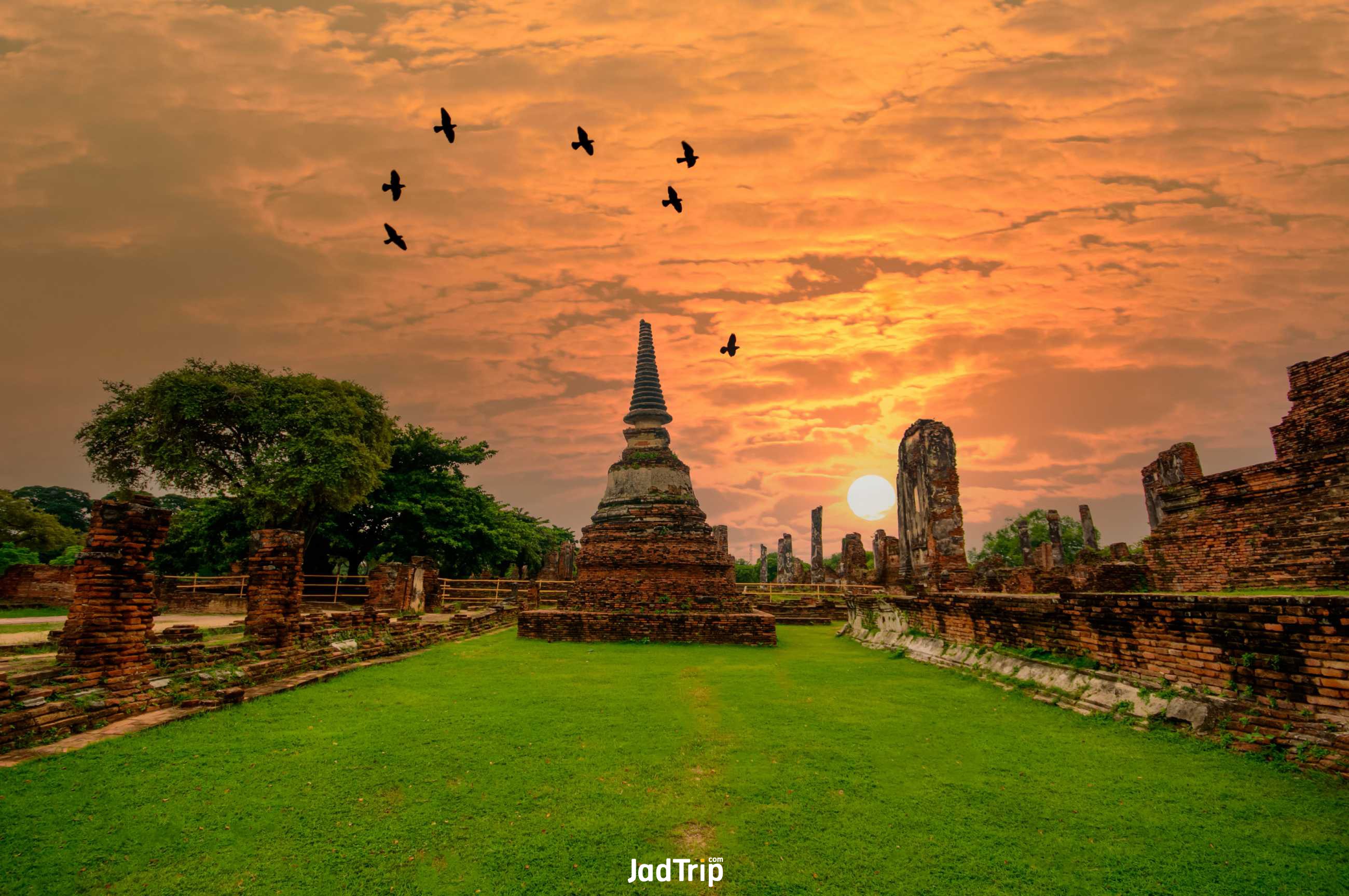 evening-old-temple-ayuthaya-historical-park-ayutthaya-thailand.jpg
