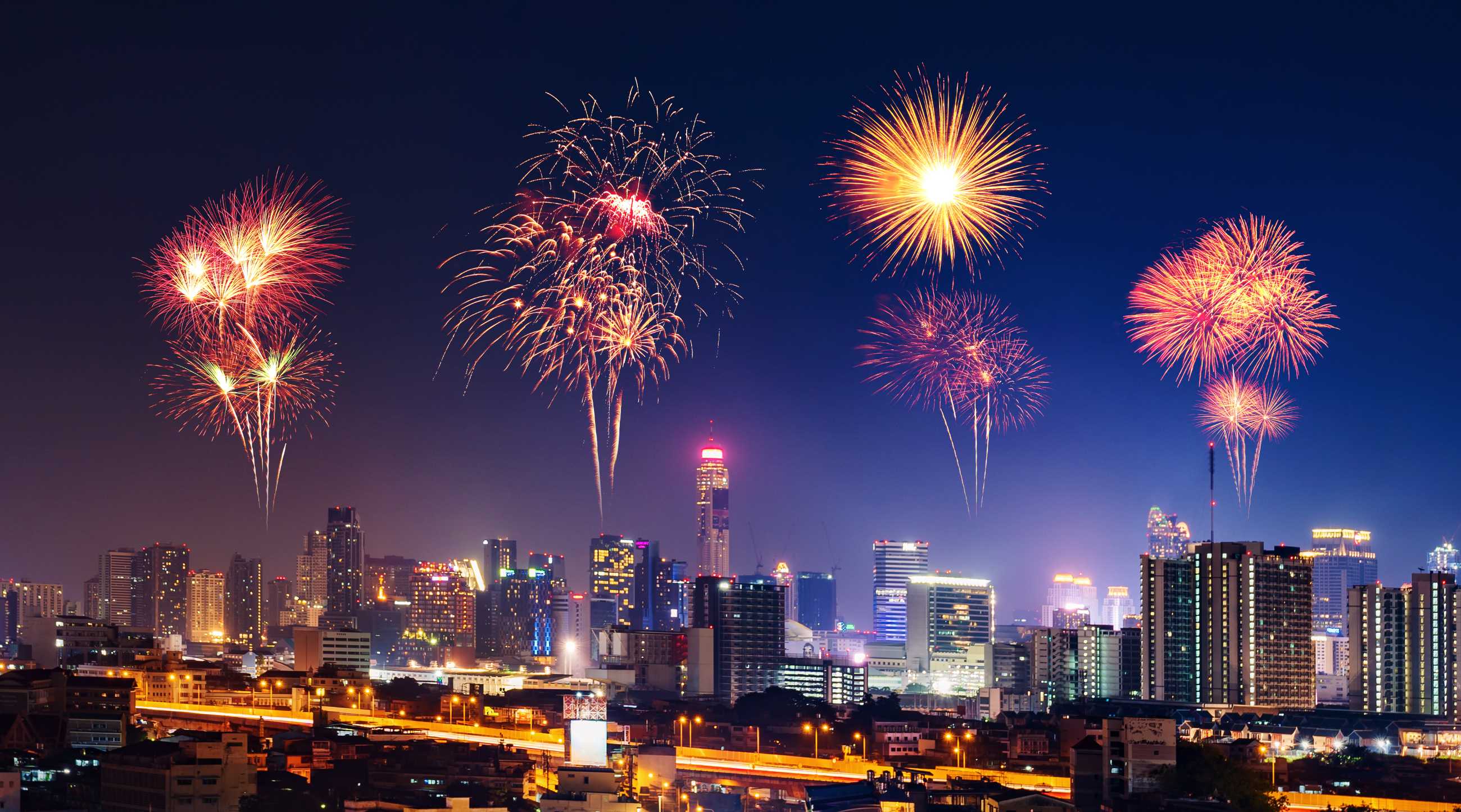 พลุ Baiyoke Sky.jpg
