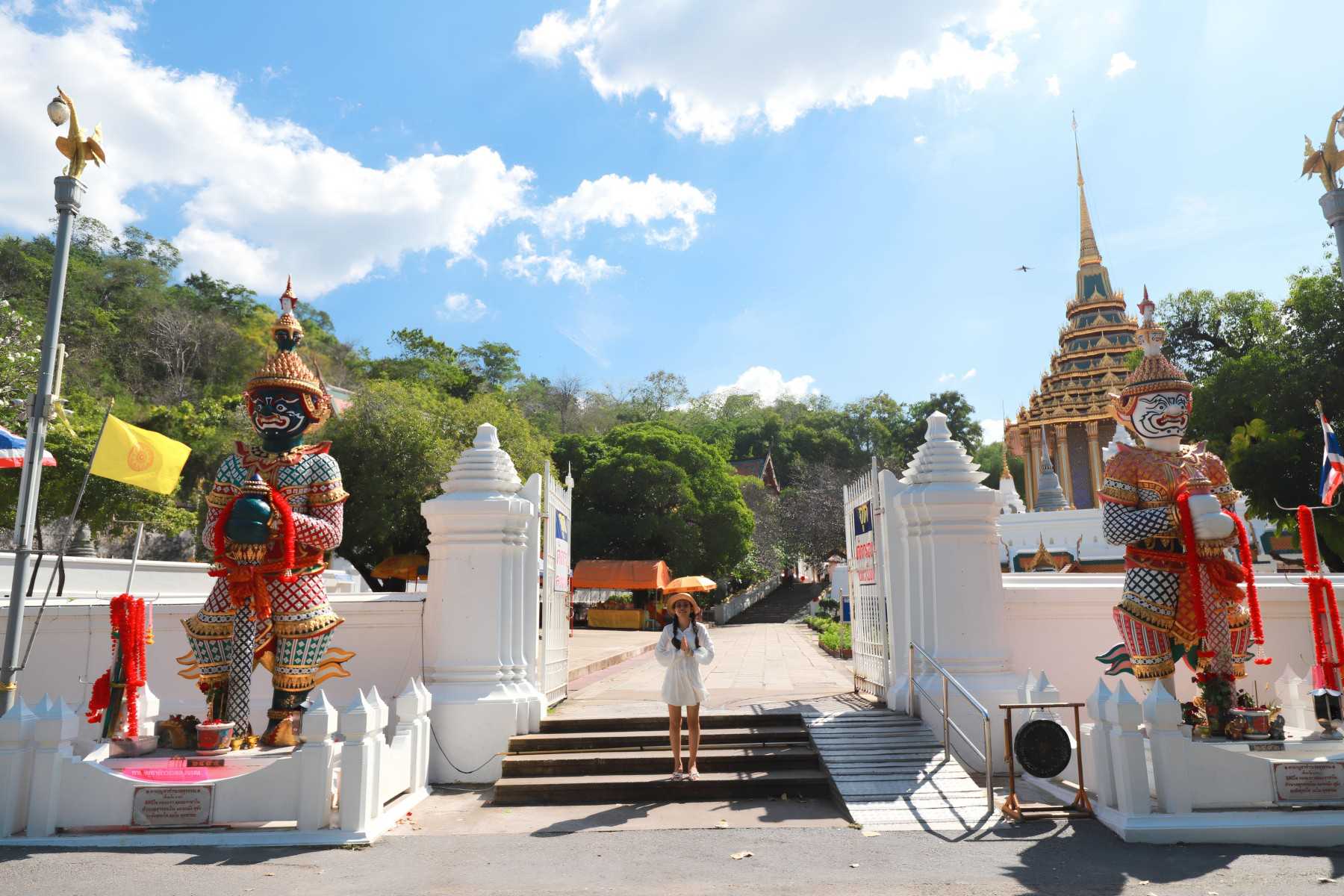 วัดพระพุทธบาทราชวรมหาวิหาร วัดดัง สระบุรี (20)_jadtrip.jpg