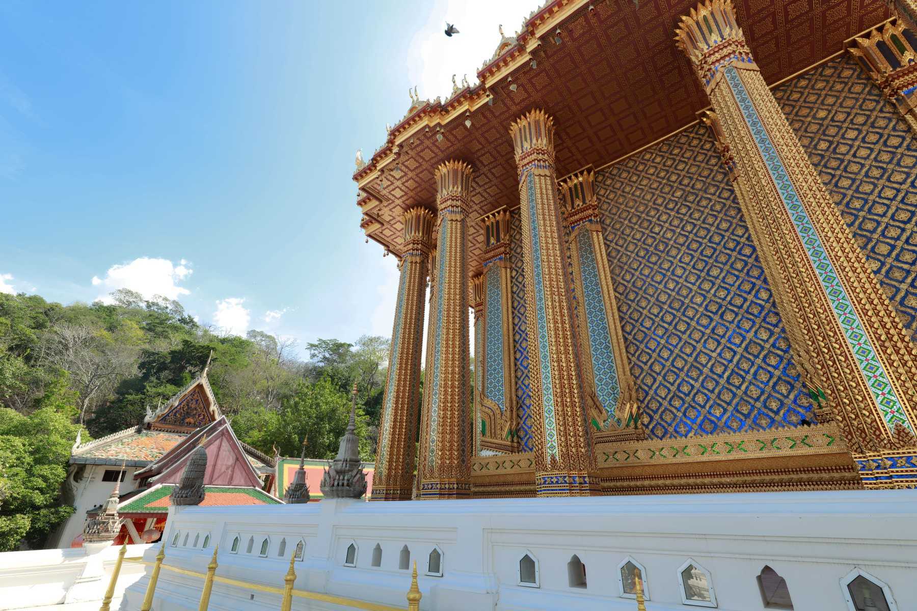 วัดพระพุทธบาทราชวรมหาวิหาร วัดดัง สระบุรี (4)_jadtrip.jpg
