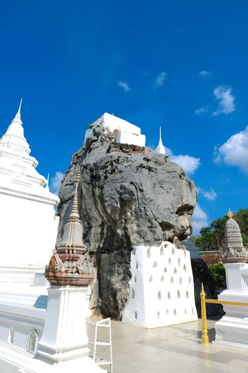 วัดพระพุทธบาทราชวรมหาวิหาร วัดดัง สระบุรี (12)_jadtrip.jpg