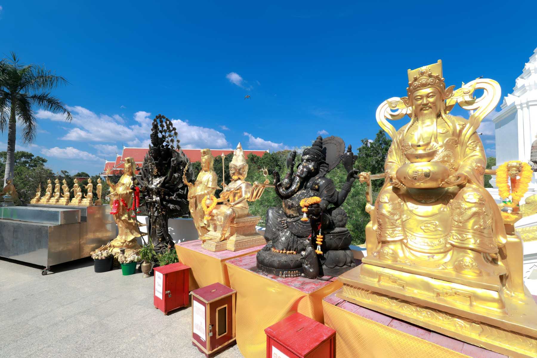 วัดพระพุทธบาทราชวรมหาวิหาร วัดดัง สระบุรี (11)_jadtrip.jpg