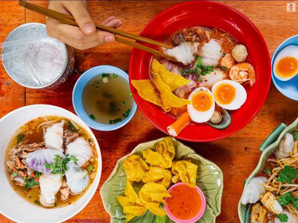 ก๋วยเตี๋ยวปากหม้อน่าล่อในสวน 1.jpg