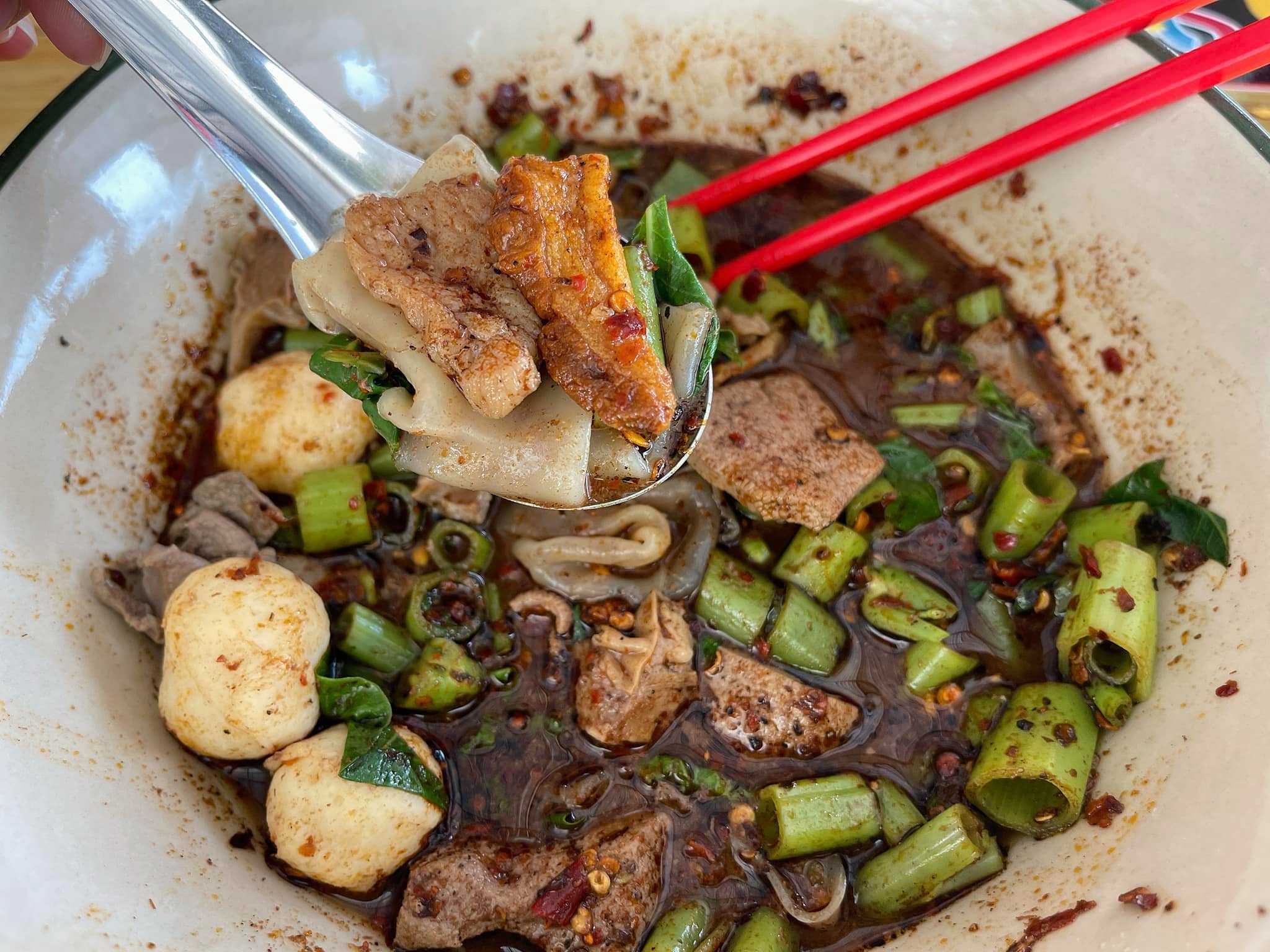 เตี๋ยวเผ็ด ก๋วยเตี๋ยวเรือรสเด็ด ถนนพุทธสาคร4.jpg