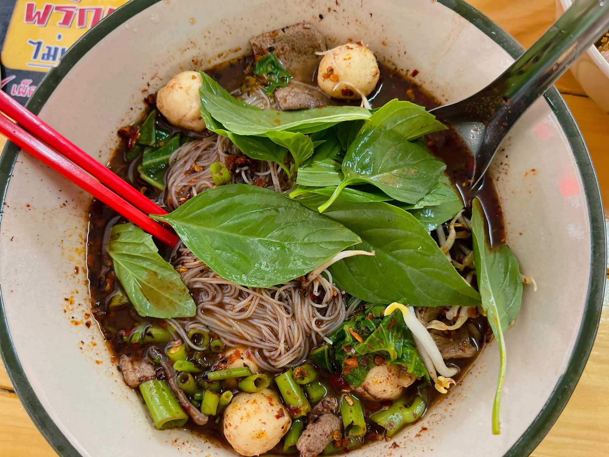 เตี๋ยวเผ็ด ก๋วยเตี๋ยวเรือรสเด็ด ถนนพุทธสาคร 2.jpg