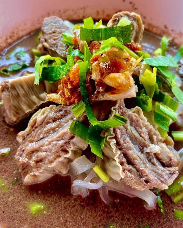เจ๊นก ก๋วยเตี๋ยวเรือ 2ชั้น สาขา2 คลอง8.jpg
