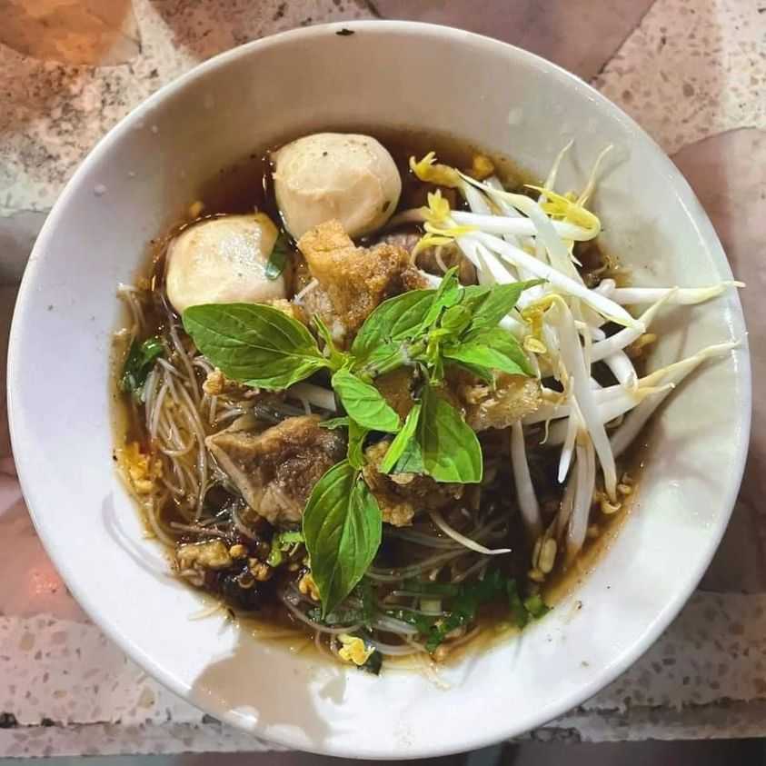 ก๋วยเตี๋ยวเที่ยงคืนปทุมธานี 2.jpg