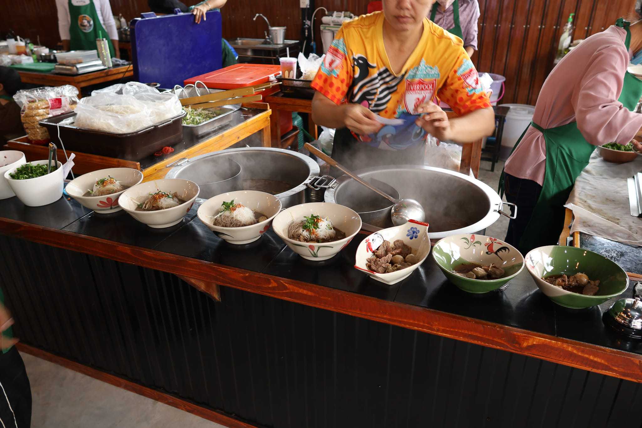 ก๋วยเตี๋ยวเรือแม่ต่วม ตลาดไท5.jpg