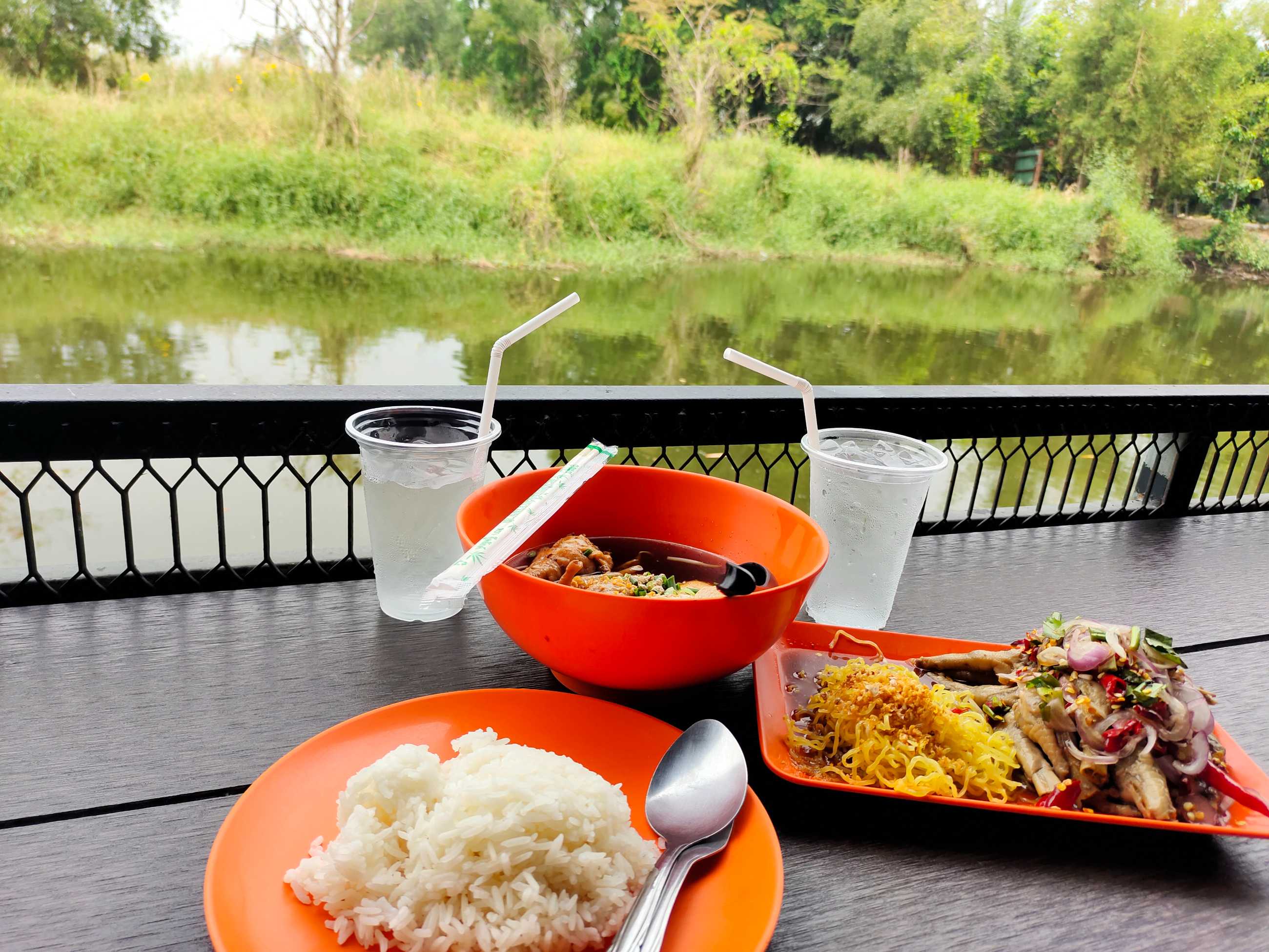 ร้านก๋วยเตี๋ยวเต็มตีน ก๋วยเตี๋ยวเจี๊ยบเชิญยิ้ม (15).jpg
