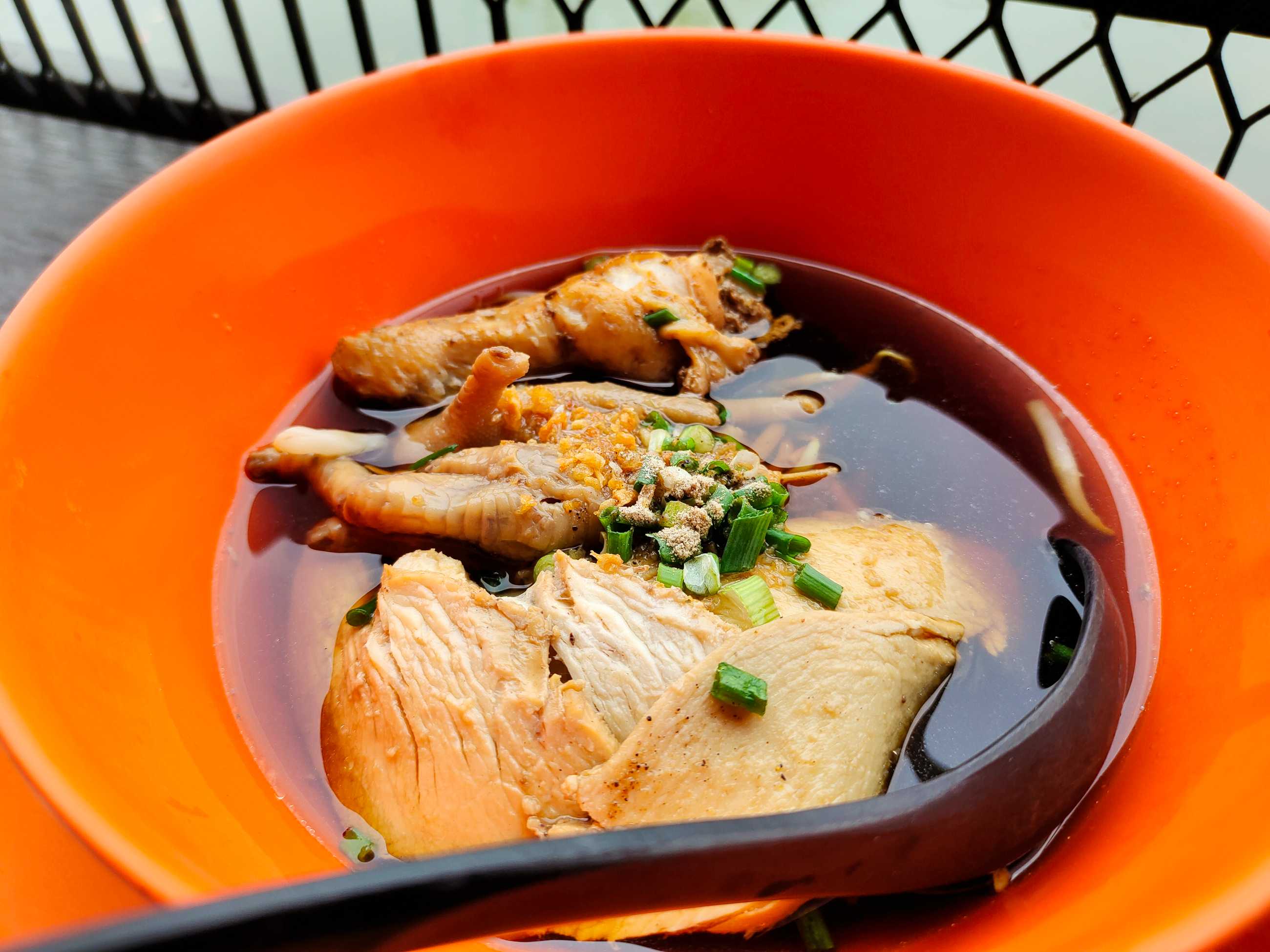 ร้านก๋วยเตี๋ยวเต็มตีน ก๋วยเตี๋ยวเจี๊ยบเชิญยิ้ม (19).jpg