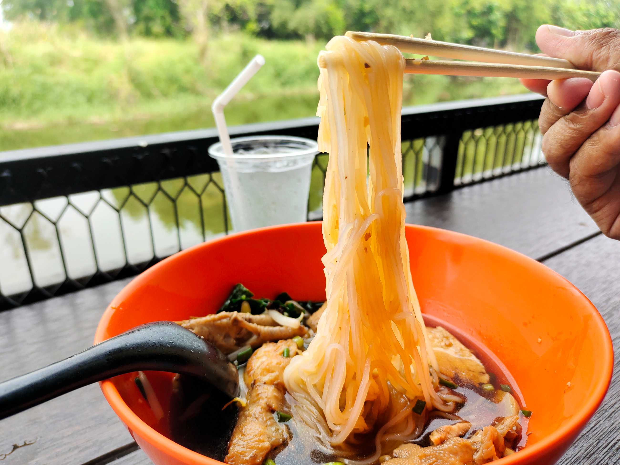 ร้านก๋วยเตี๋ยวเต็มตีน ก๋วยเตี๋ยวเจี๊ยบเชิญยิ้ม (31).jpg