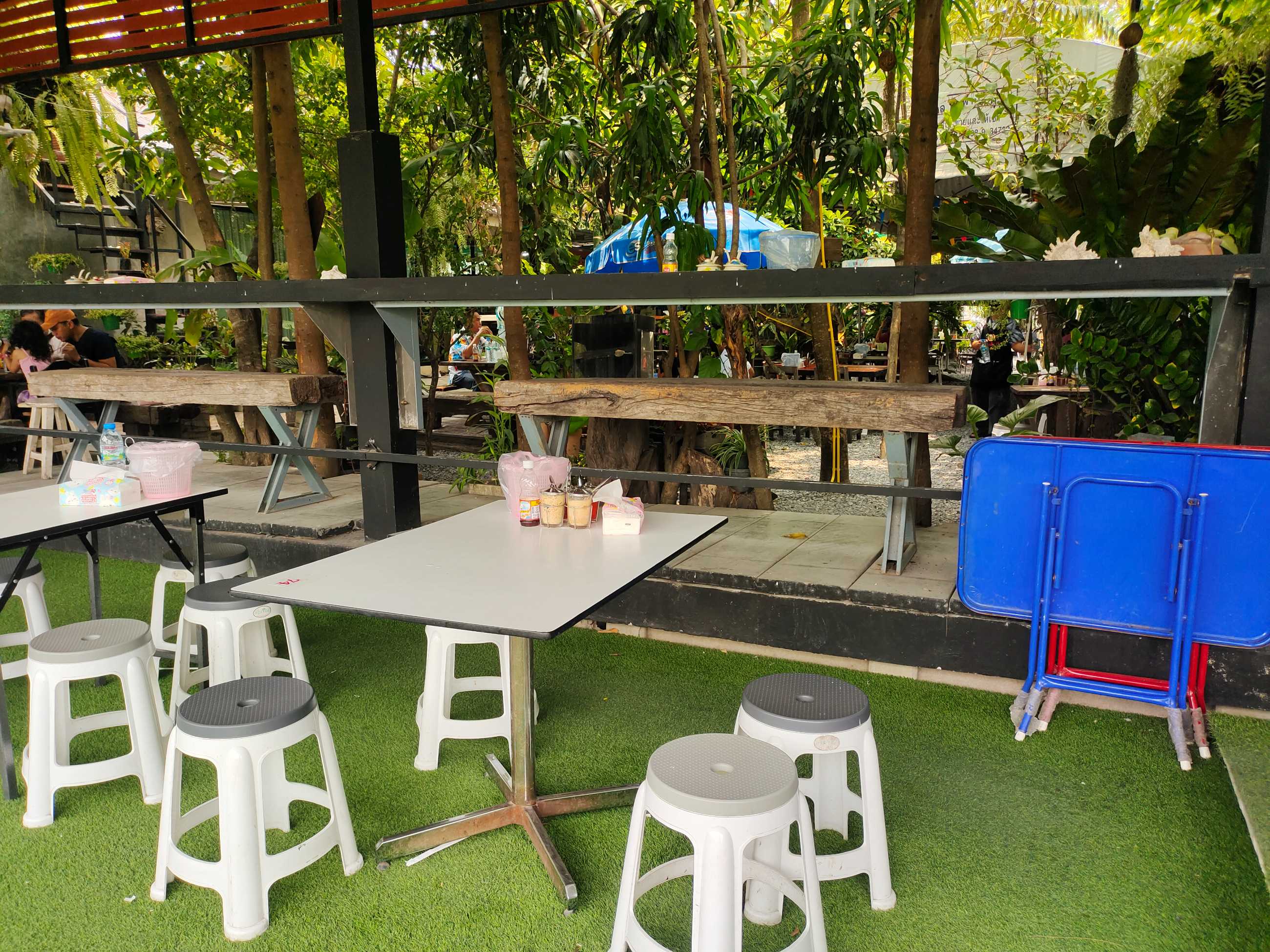 ร้านก๋วยเตี๋ยวเต็มตีน ก๋วยเตี๋ยวเจี๊ยบเชิญยิ้ม (37).jpg