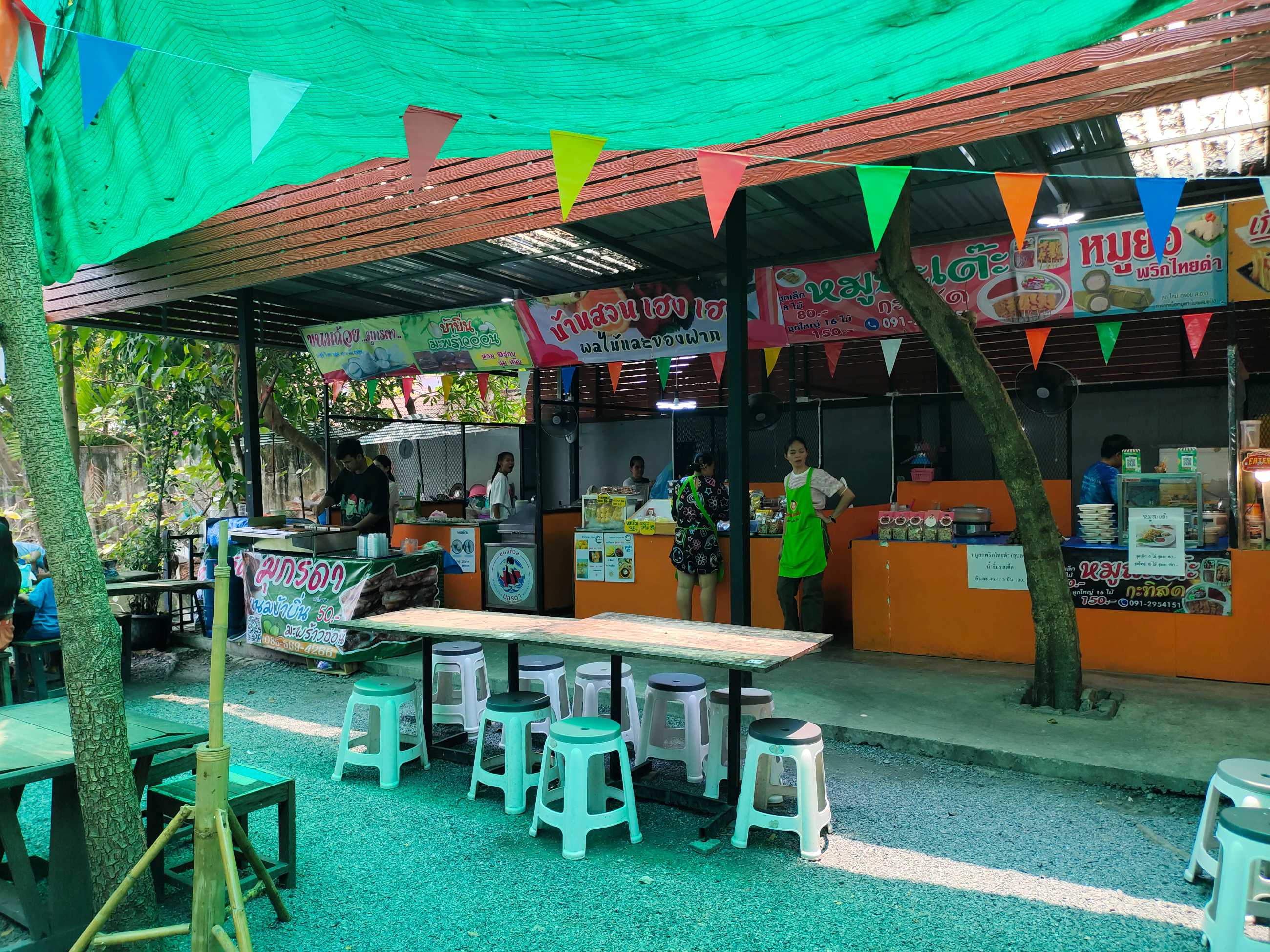 ร้านก๋วยเตี๋ยวเต็มตีน ก๋วยเตี๋ยวเจี๊ยบเชิญยิ้ม (40).jpg