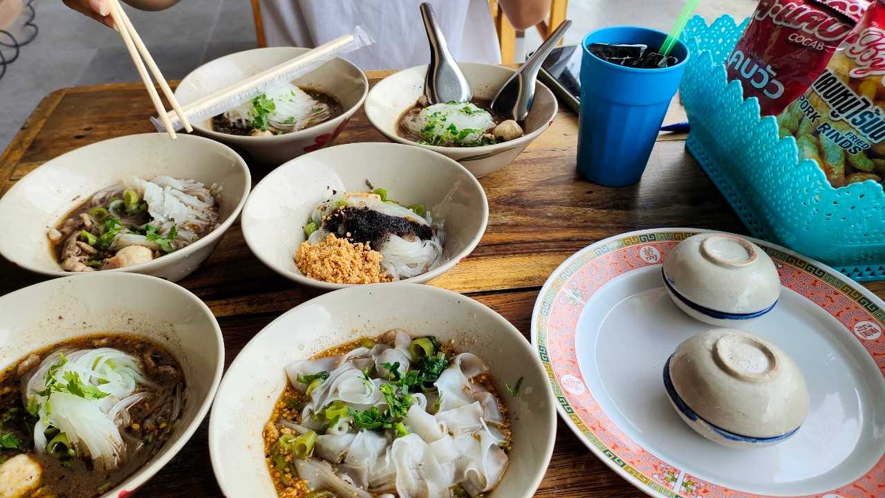 ก๋วยเตี๋ยวเรือ ป.ประทีป สาขานานาเพลส jadtrip (17).jpg