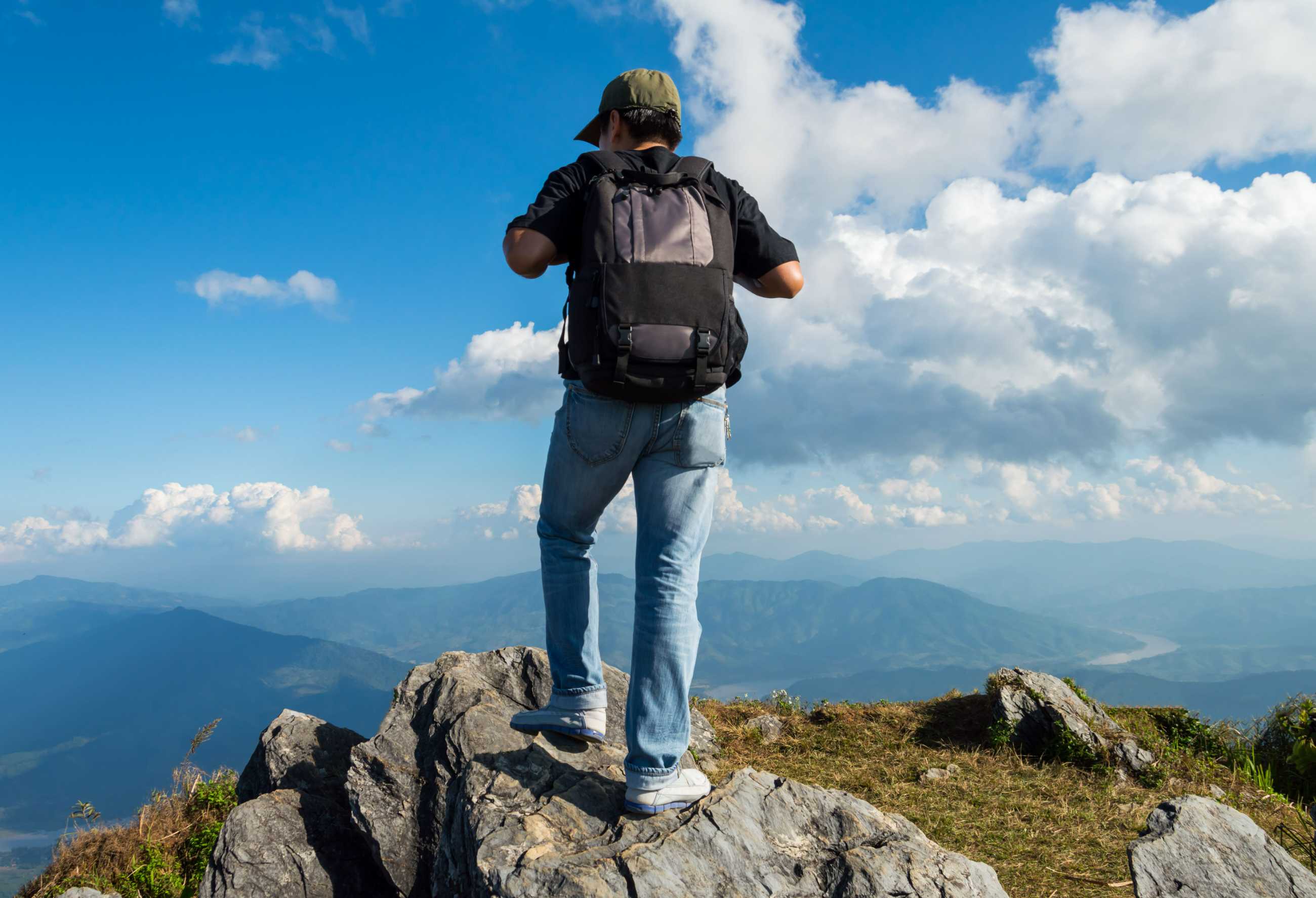 male-tourist-stands-rocky-mountain-top-called-doi-pha-tang_แปลงไฟล์.jpg