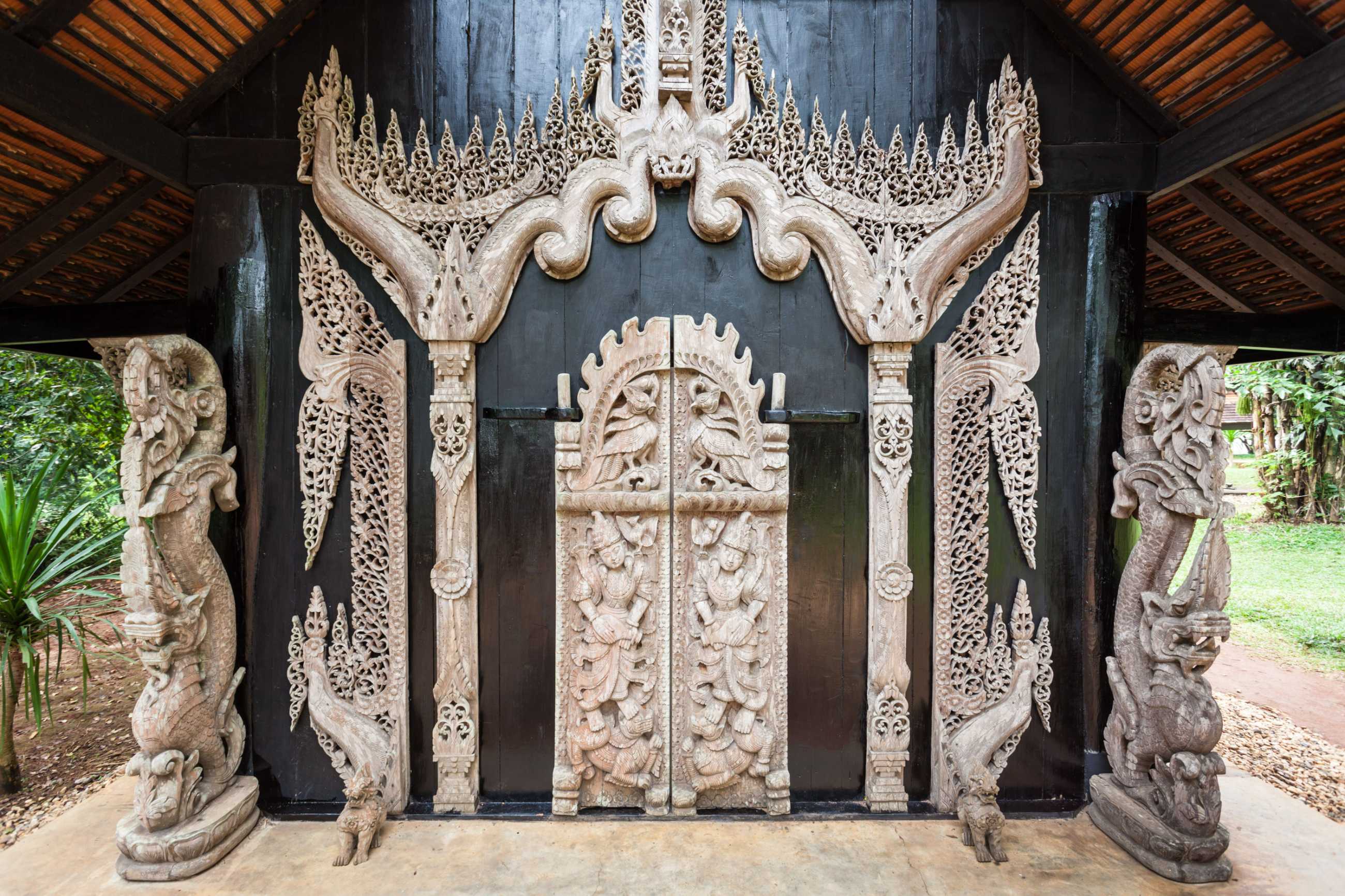 baan-dam-museum-black-temple-chiang-rai-city-thailand (1)_แปลงไฟล์.jpg