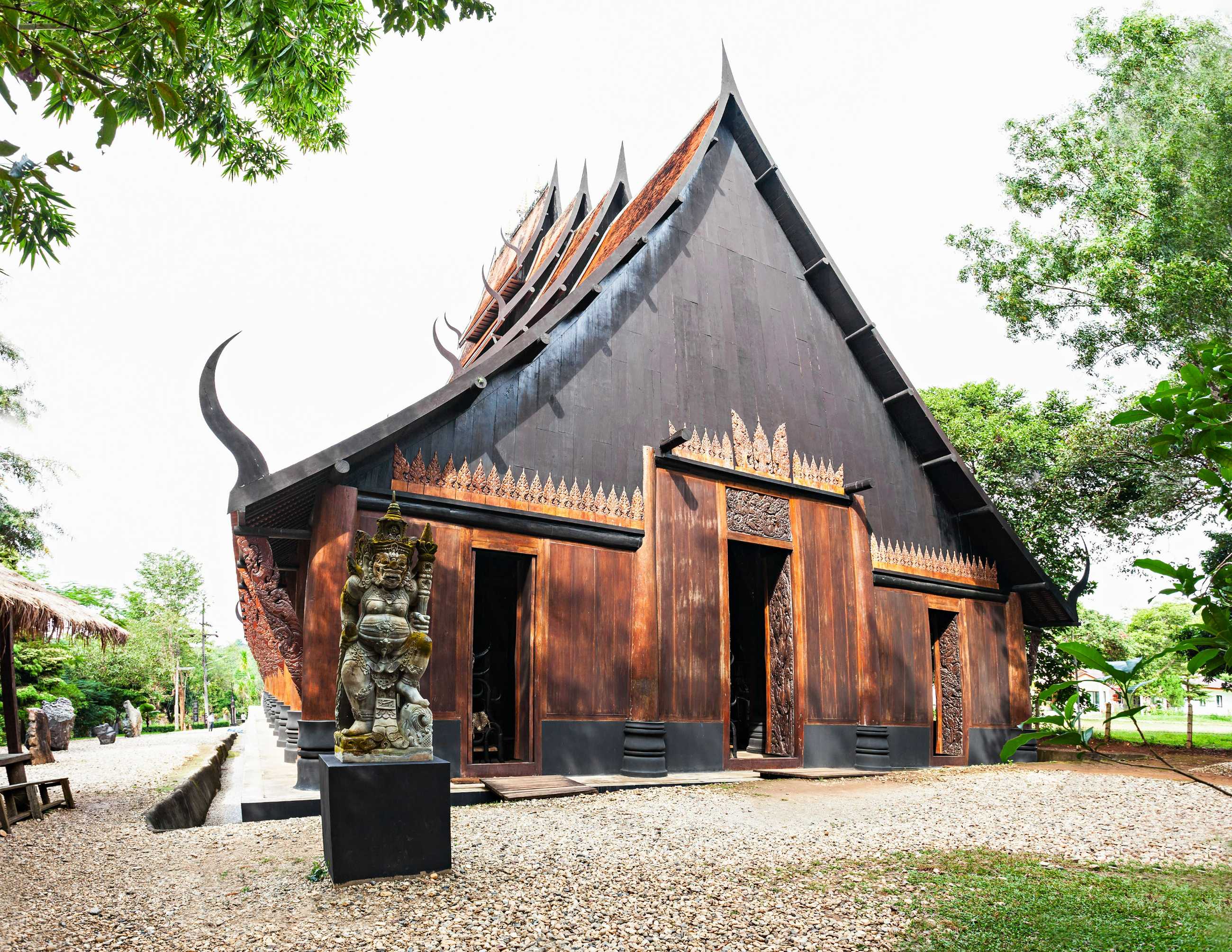 baan-dam-museum-black-temple-chiang-rai-city-thailand (3)_แปลงไฟล์.jpg