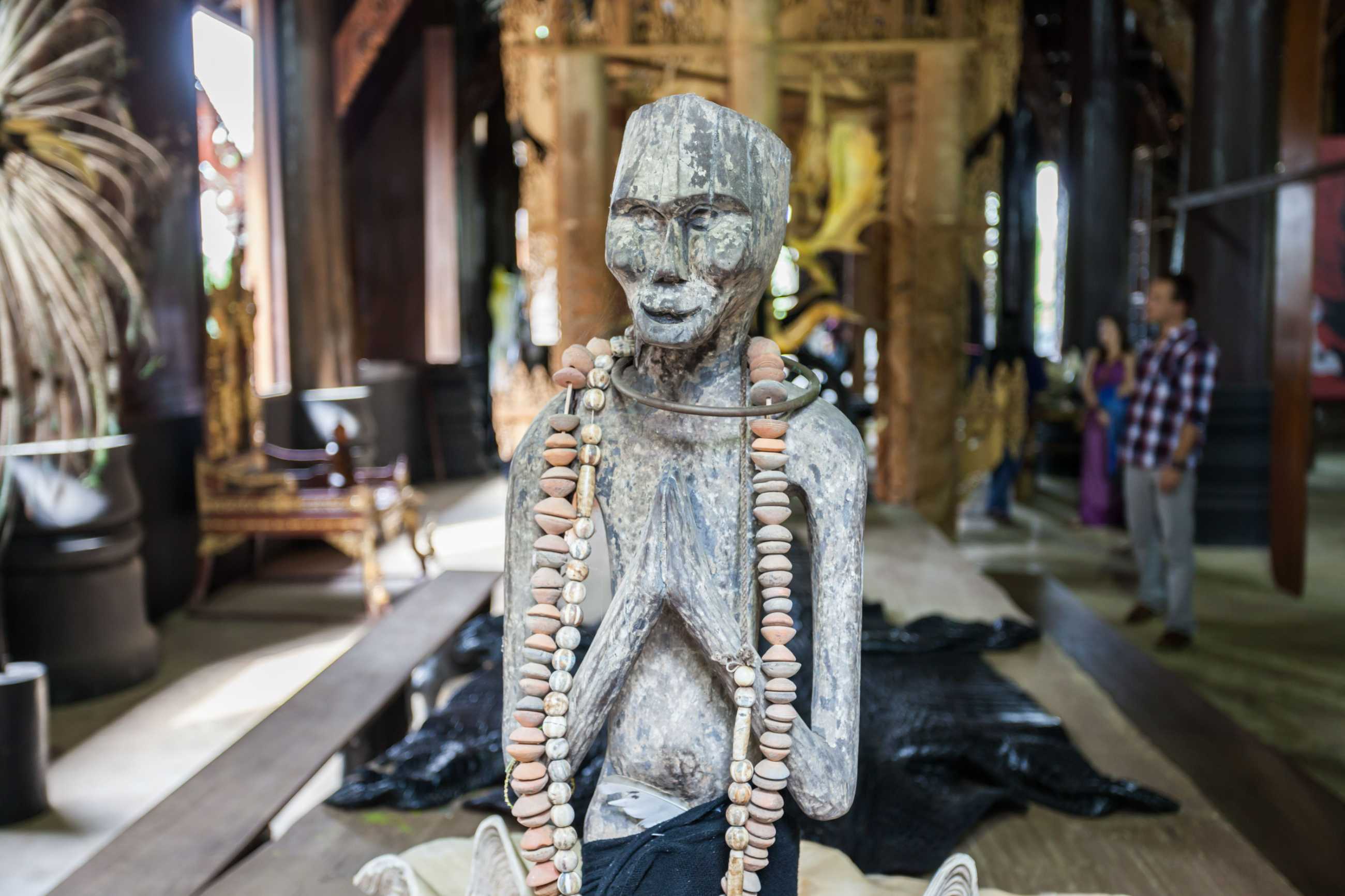 chiang-rai-thailand-november-05-2014-baan-dam-museum-interior (1)_แปลงไฟล์.jpg