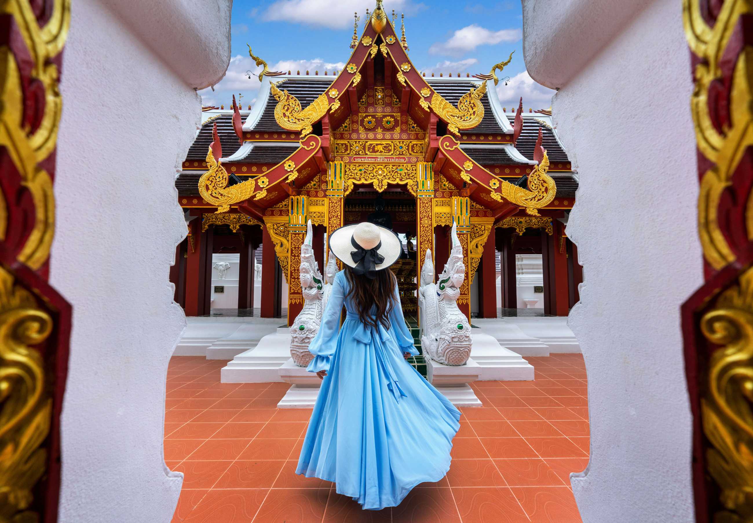 tourist-visiting-wat-khua-khrae-chiang-rai-thailand (1)_แปลงไฟล์.jpg