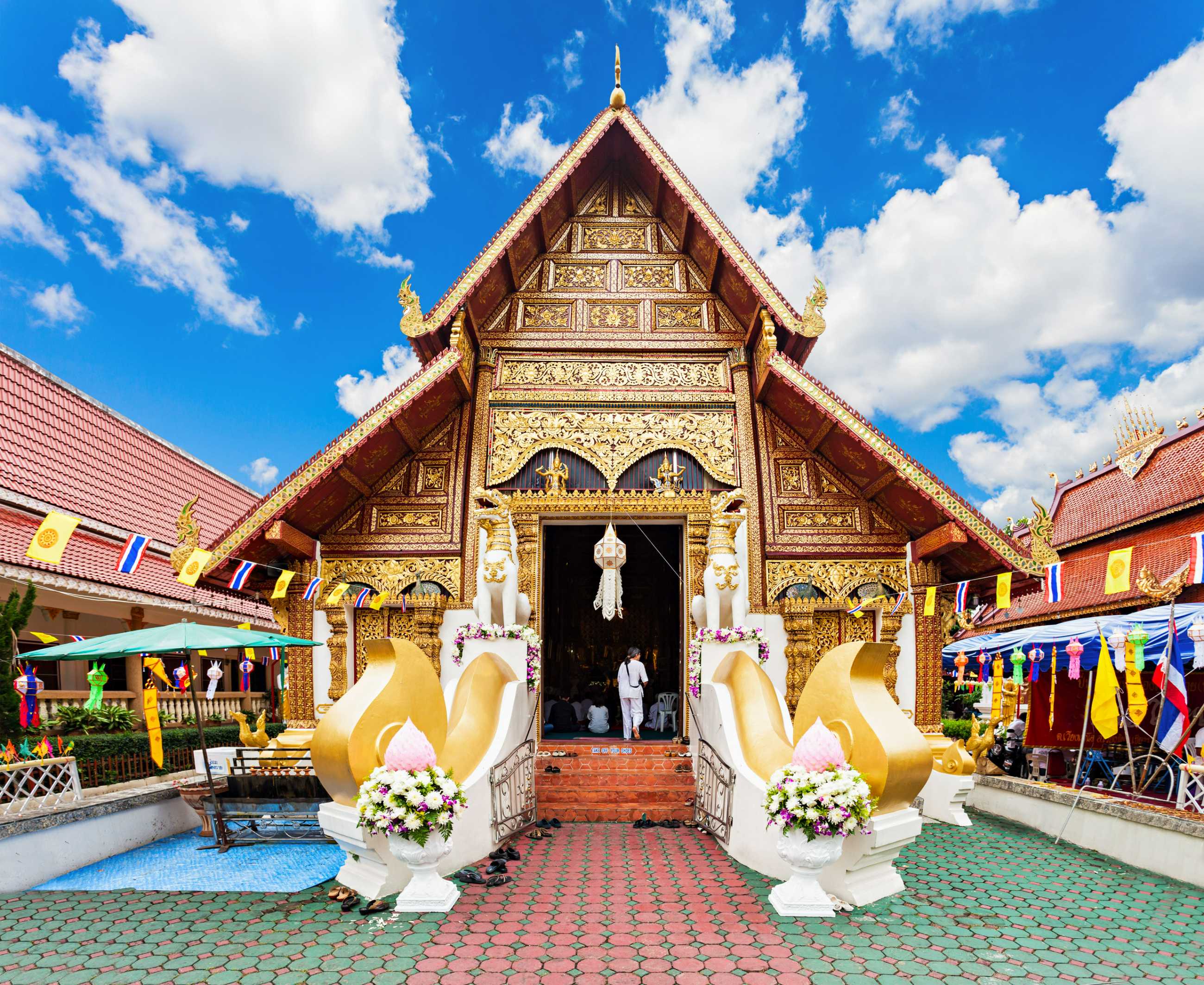 wat-phra-singh-is-buddhist-temple-located-chiang-rai-northern-thailand (1)_แปลงไฟล์.jpg