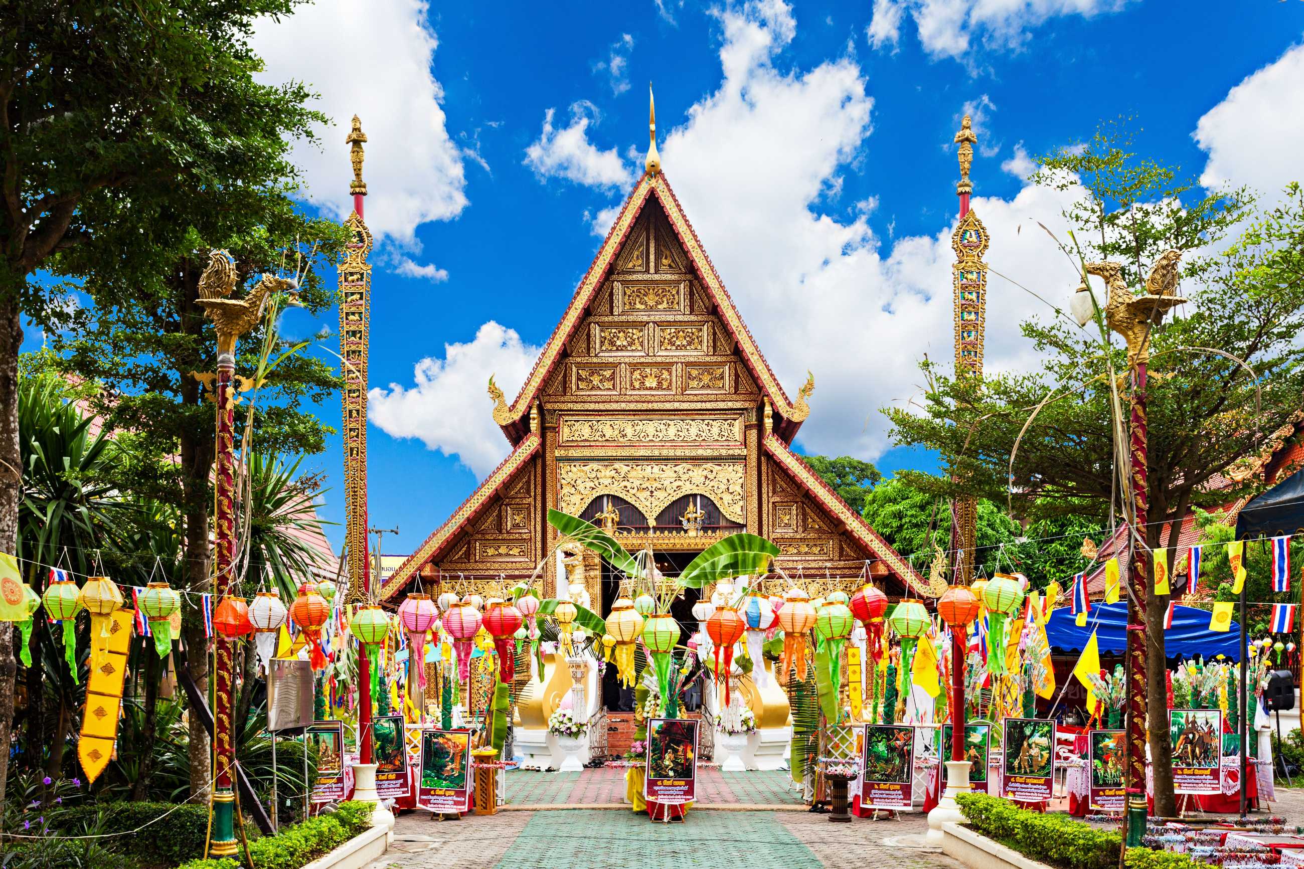 wat-phra-singh-is-buddhist-temple-located-chiang-rai-northern-thailand (2)_แปลงไฟล์.jpg