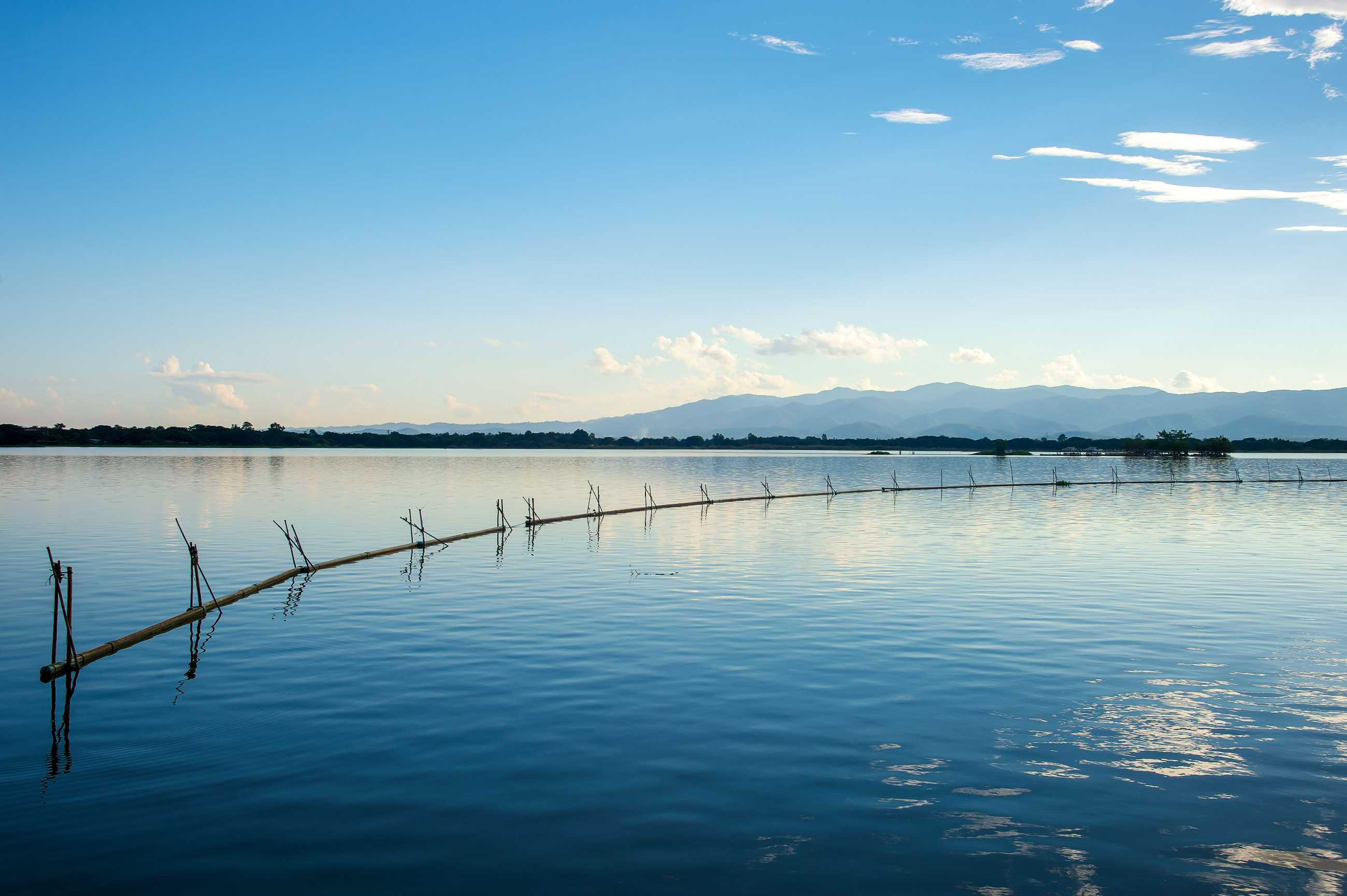 beautiful-view-kwan-phayao-thailand_jadtrip.com.jpg