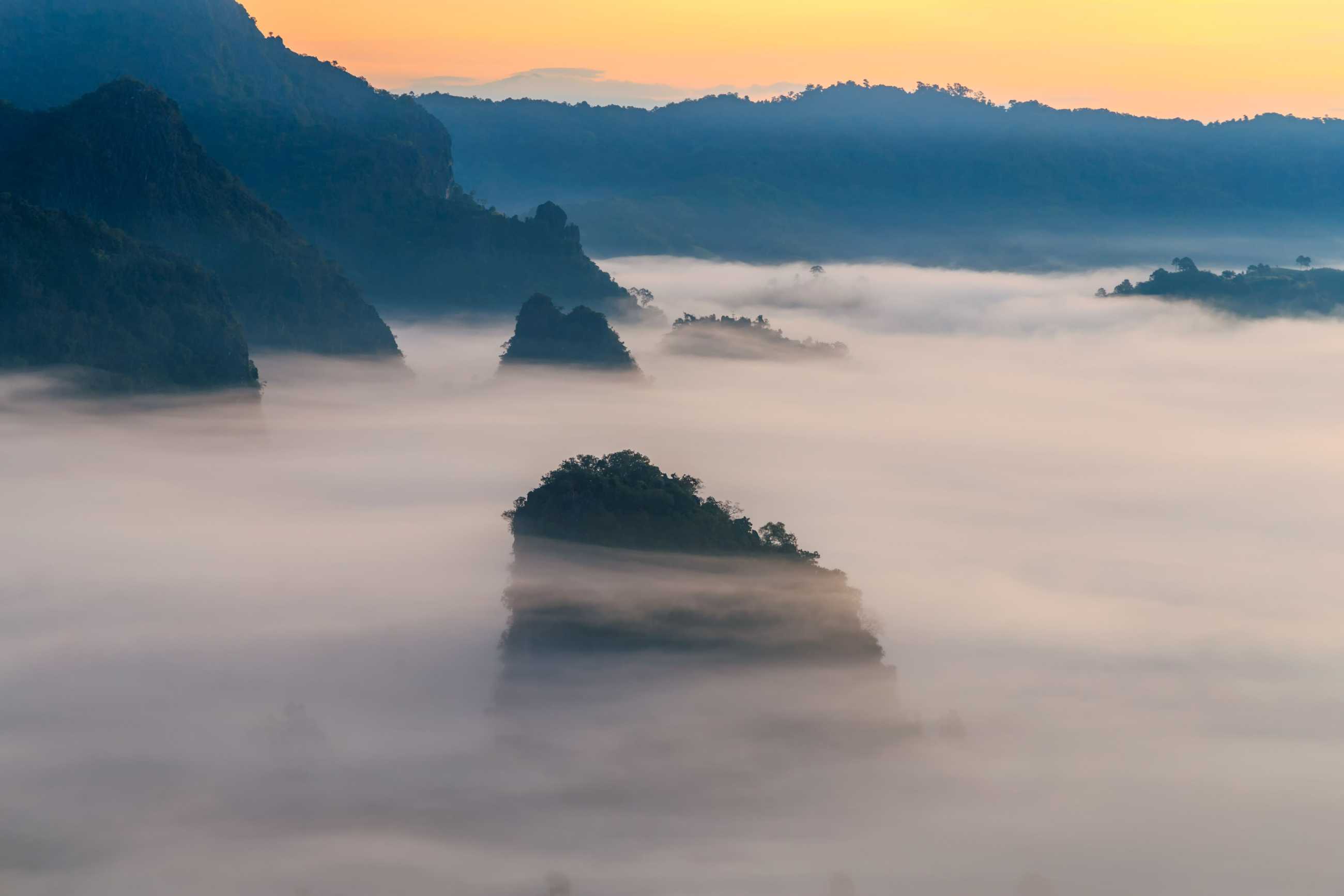 mountain-views-beautiful-mist-phu-langka-national-park-thailand_jadtrip.com.jpg