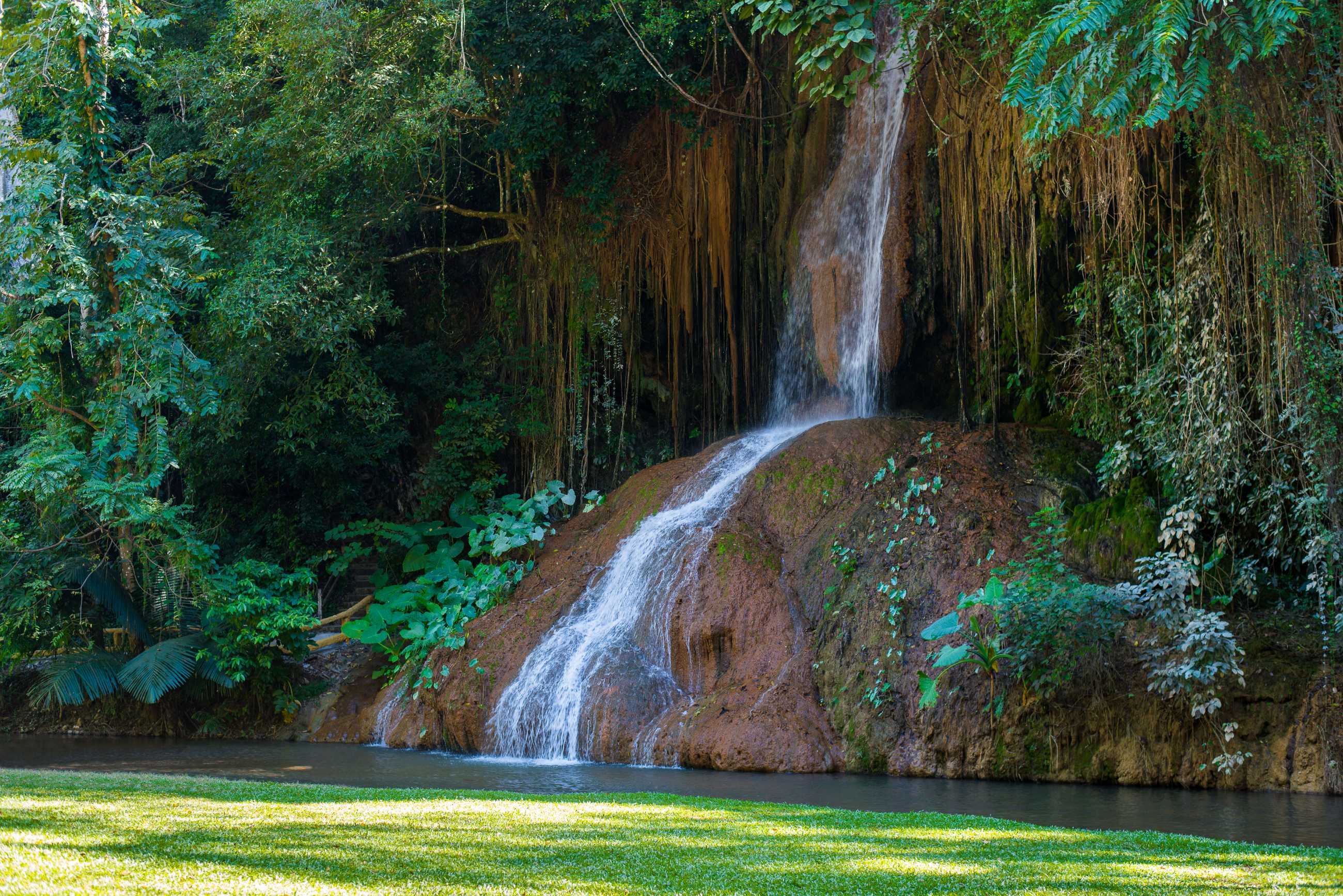 phu-sang-waterfall-with-water-only-thailand_jadtrip.com.jpg