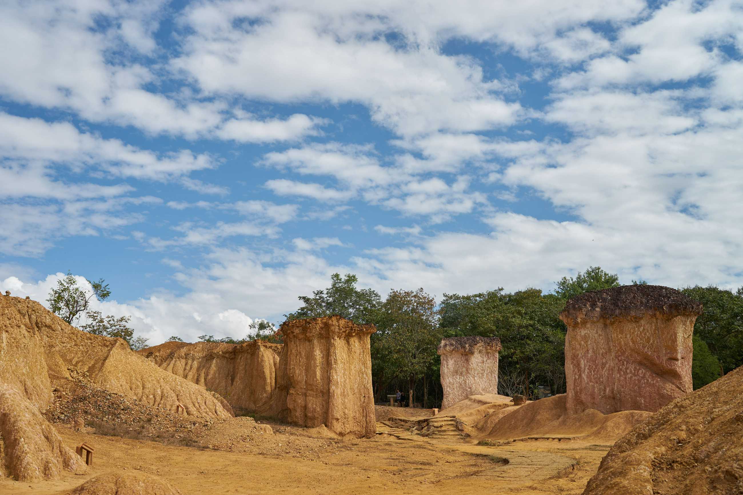 phae-mueang-phi-nation-park-phrae-natural-erosion-sandstone-thai-canyon (1)_jadt.jpg