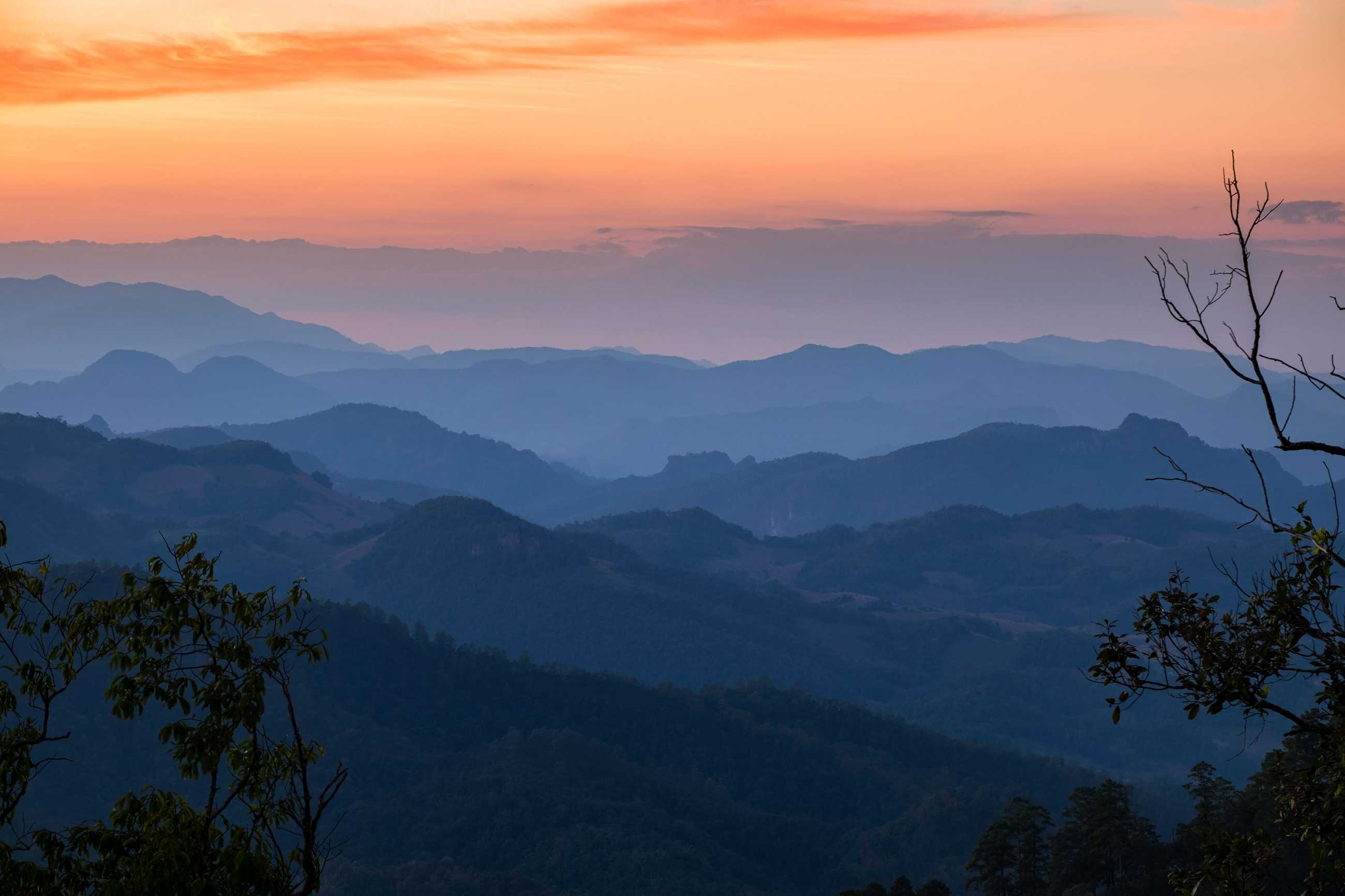 layer-mountain-colorful-sunset-doi-kiew-lom-mae-hong-son-thailand_jadtrip.com.jpg