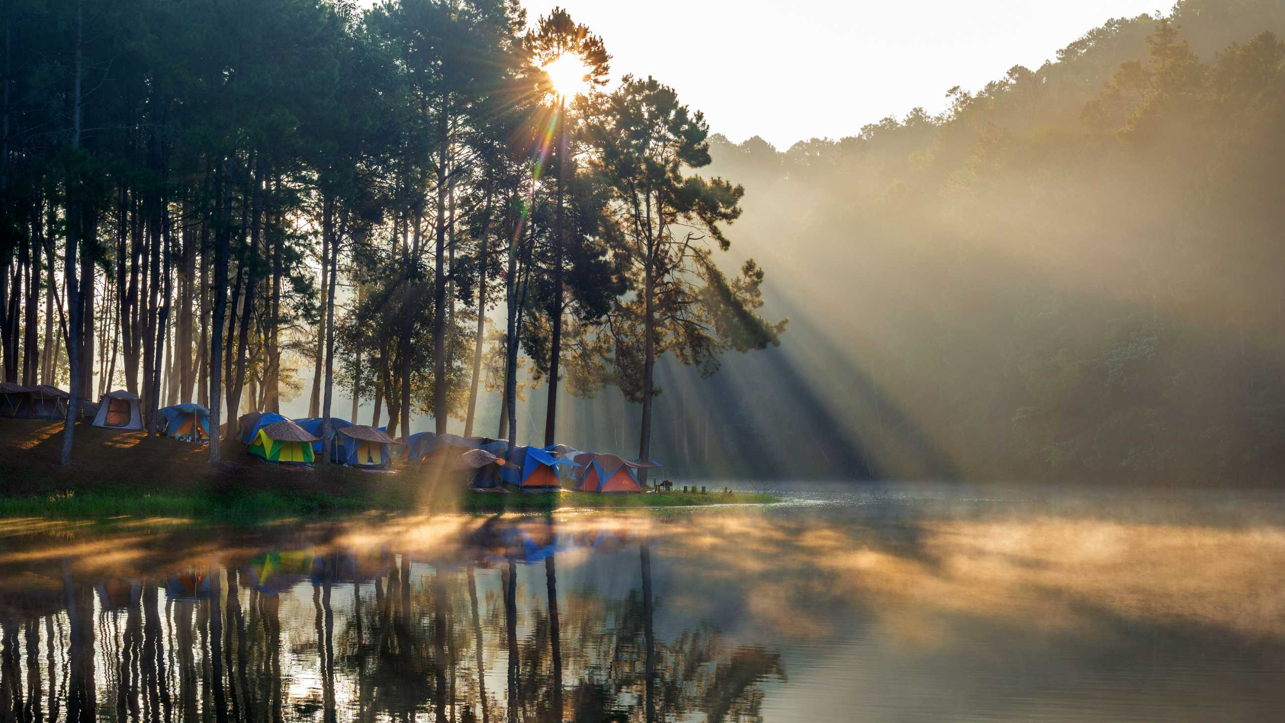 pang-ung-lake-with-foggy-morning-mae-hong-son-thailand_jadtrip.com.jpg