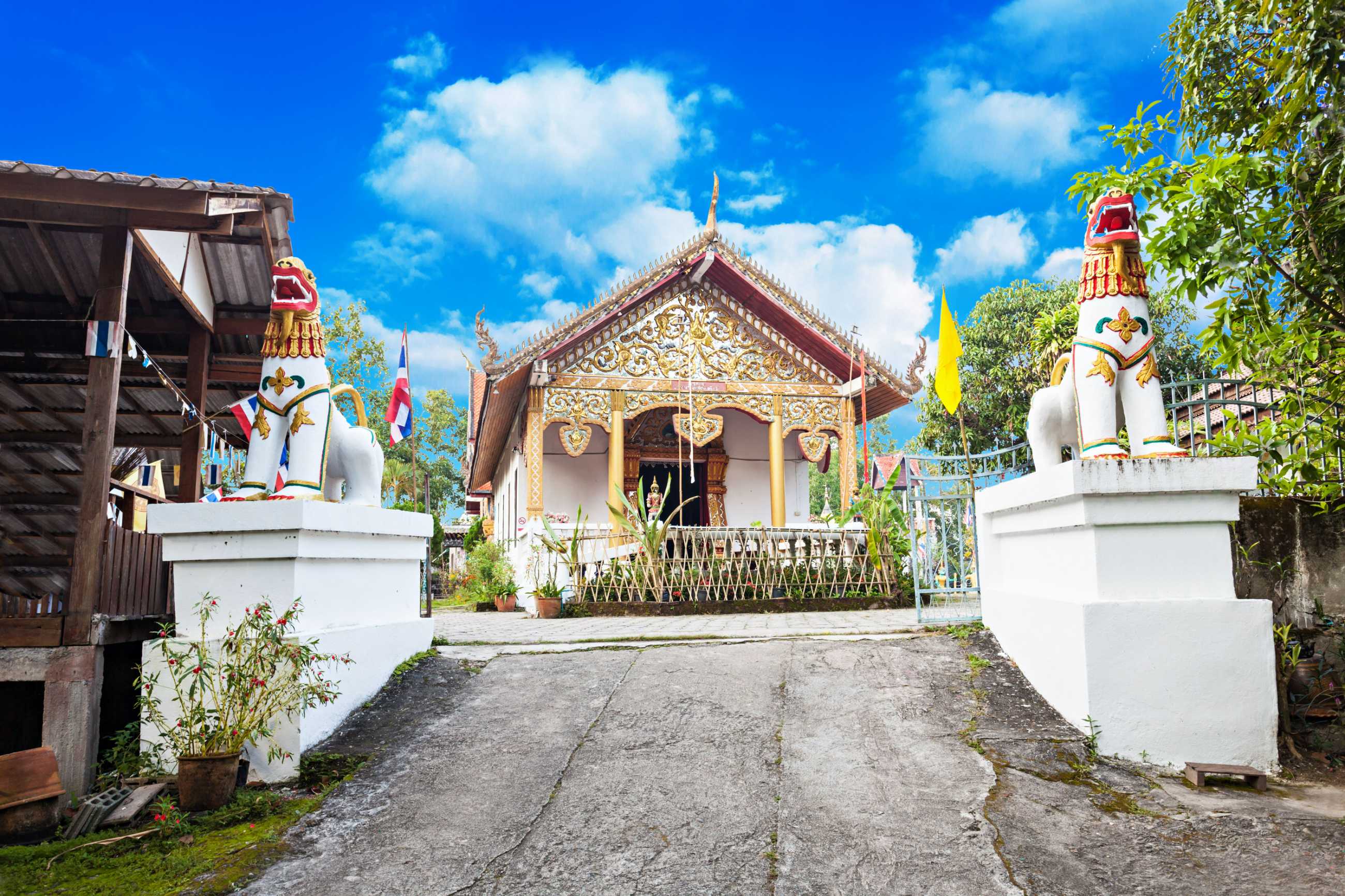 temple-hill-wat-phra-that-mae-yen-pai-mae-hong-son-province-thailand (2)_jadtrip.com.jpg