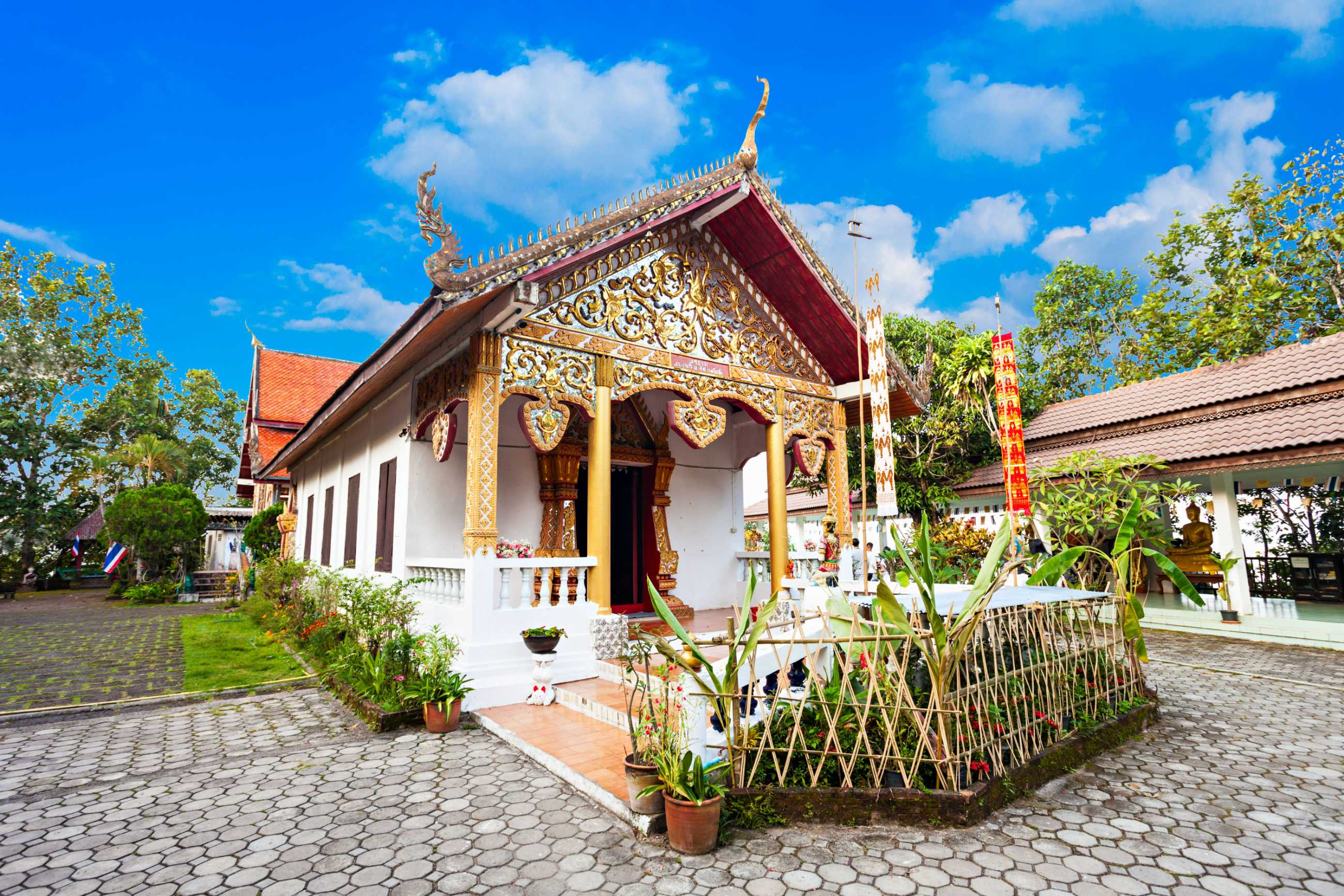 temple-hill-wat-phra-that-mae-yen-pai-mae-hong-son-province-thailand (1)_jadtrip.com.jpg