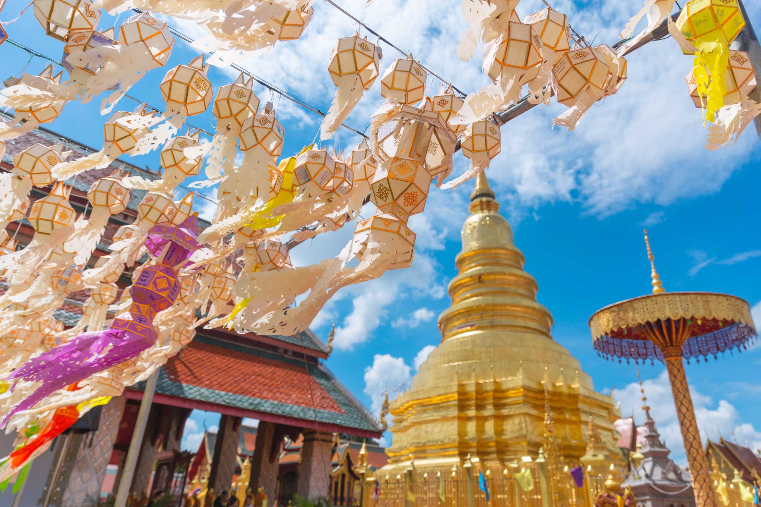 paper-lantern-hanging-festival-with-golden-pagoda-wat-phra-that-hariphunchai-lam.jpg