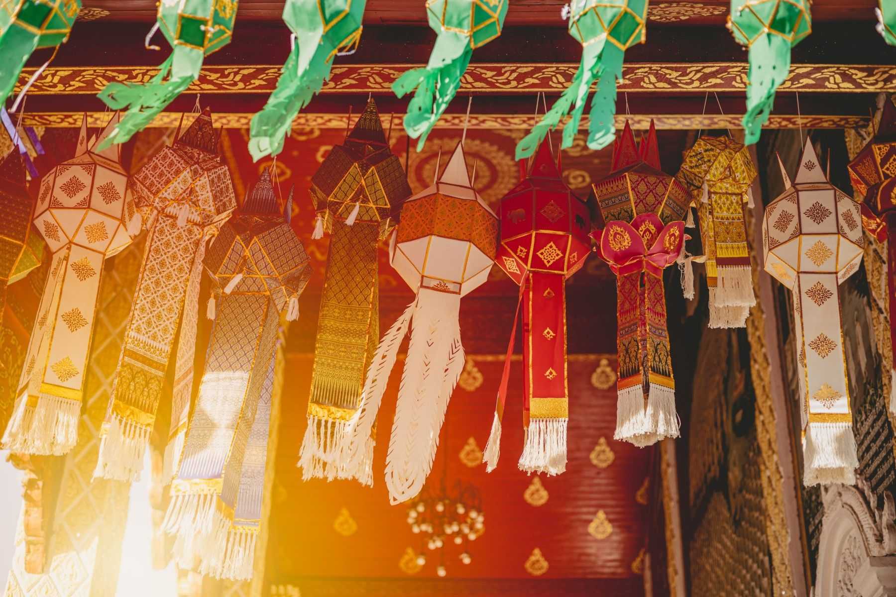beautiful-hanging-yipeng-paper-lamp-northern-thai-lanna-traditional-art-style-te.jpg