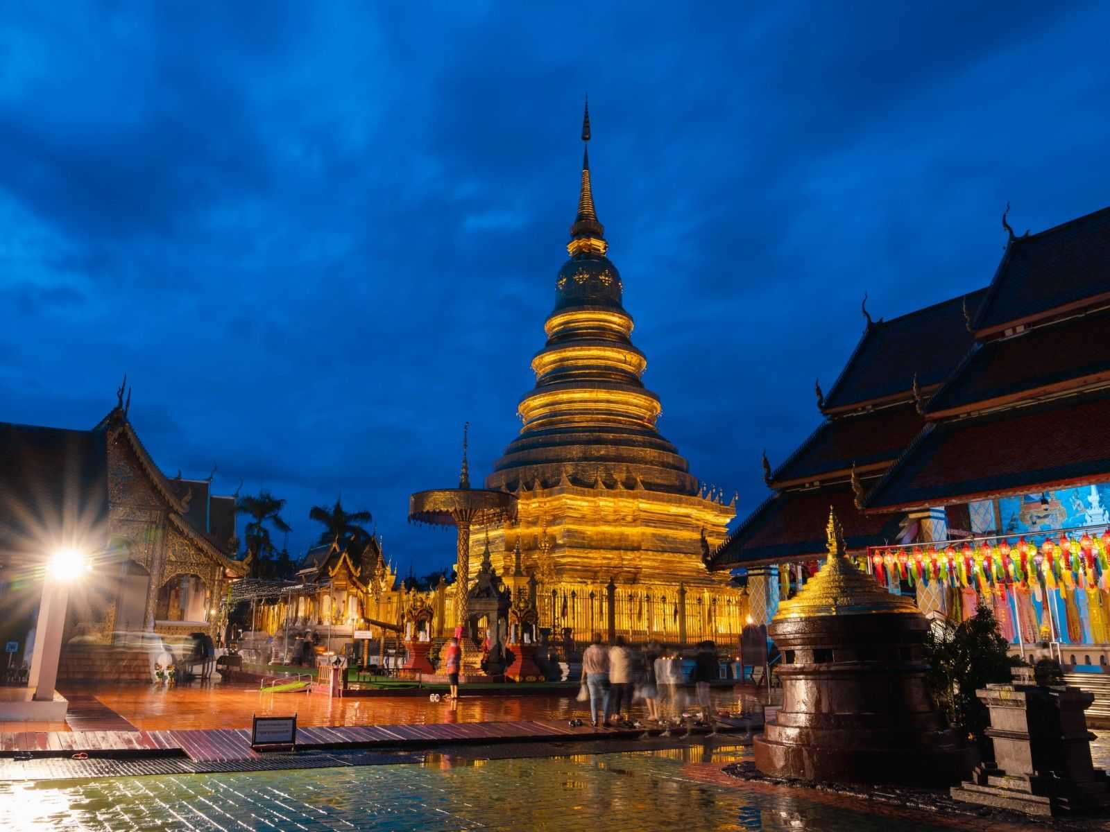 golden-pagoda-wat-phra-that-hariphunchai-during-hundred-thousan.jpg