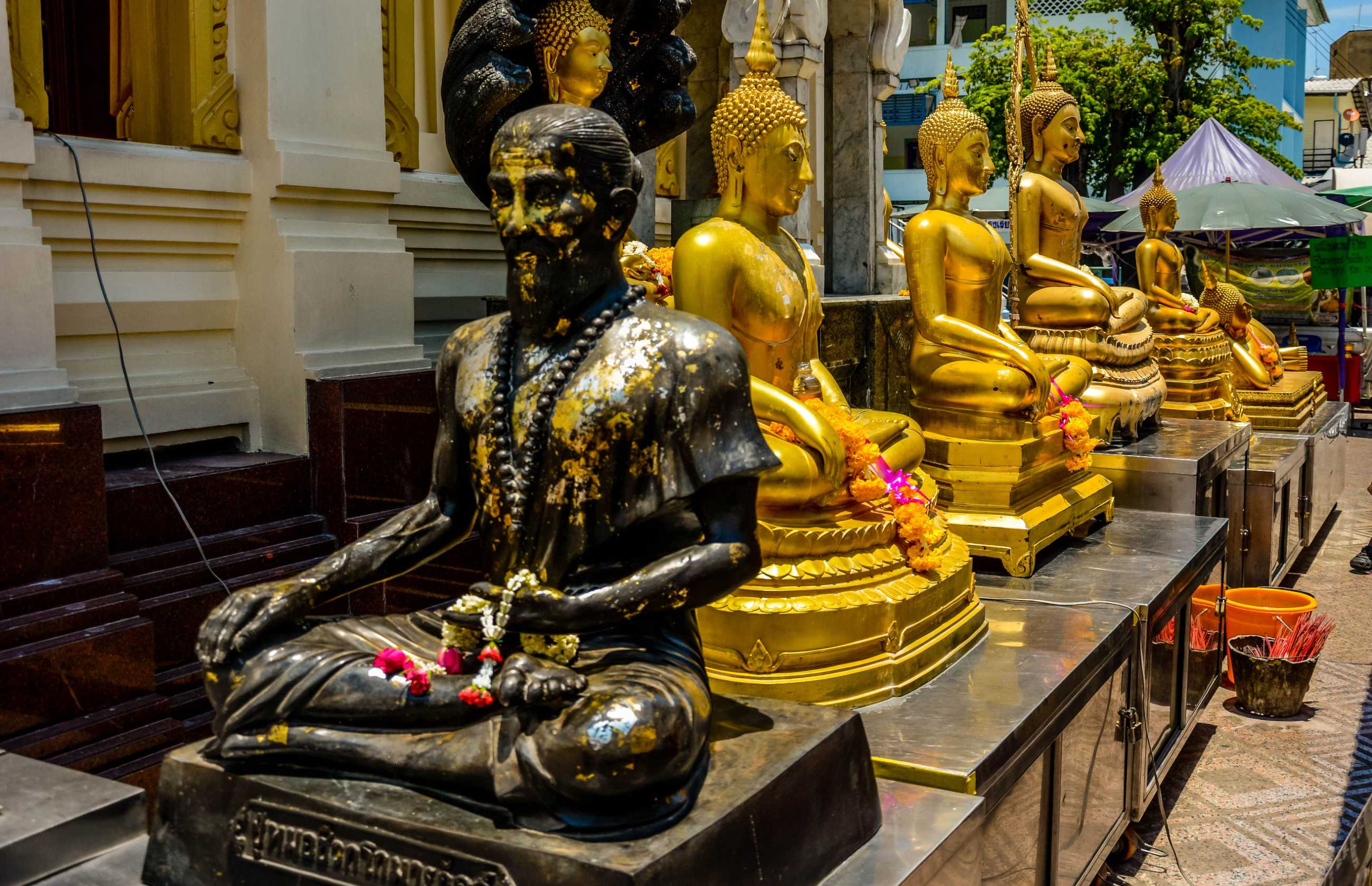 วัดไตรมิตร วัดไตรมิตรวิทยารามวรวิหาร (วัดสามจีน) (8)_jadtrip.com.jpg