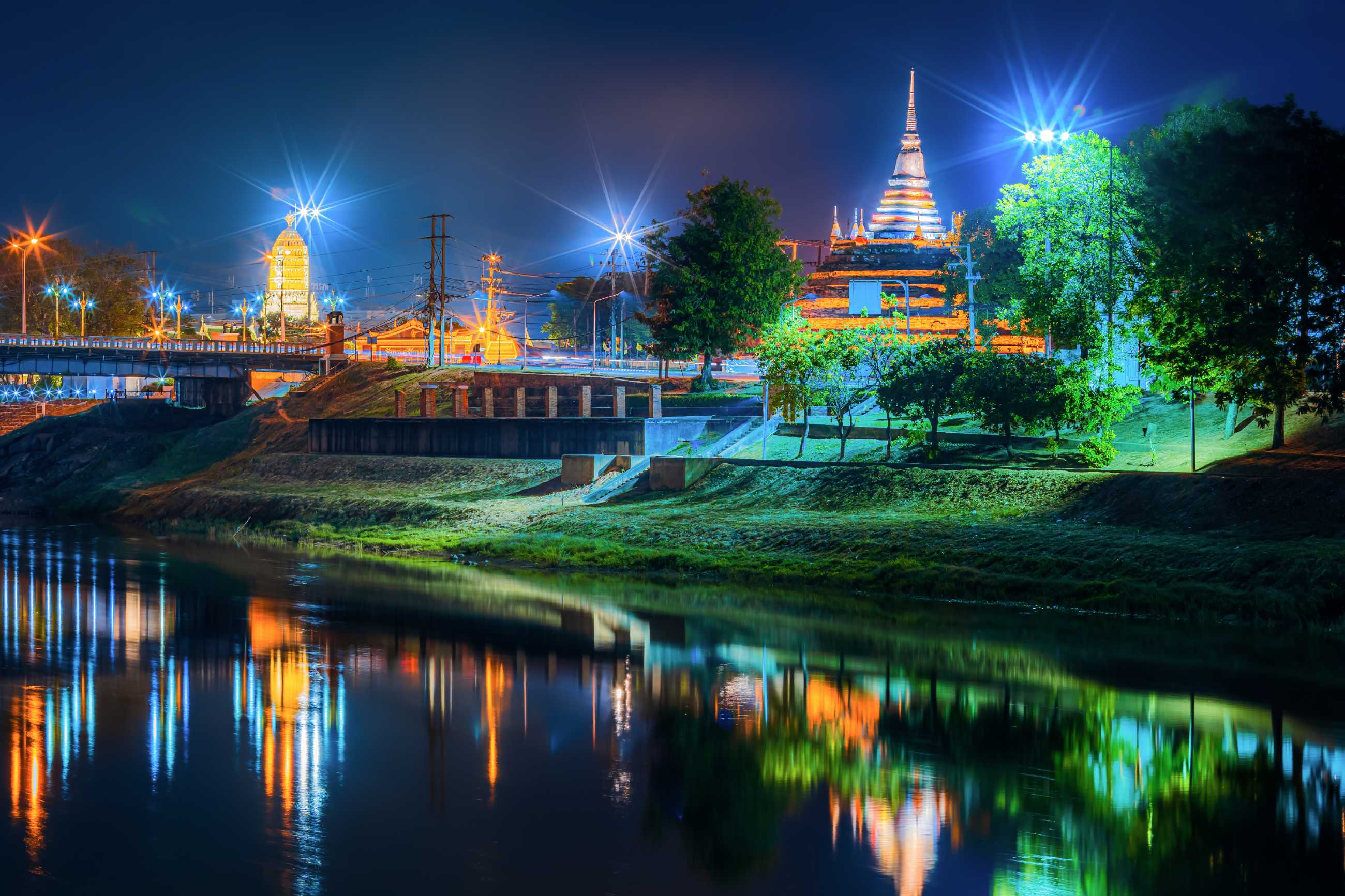 light-nan-river-naresuan-bridge-chedi-wat-ratchaburana-prang-wat-phra-si-rattana.jpg