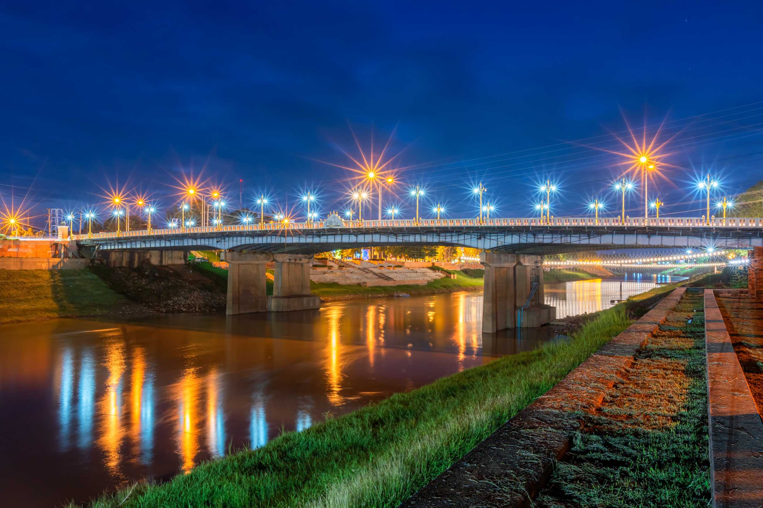 natural-evening-view-nan-river-naresuan-bridge-park-relaxing-walking-jogging-exe.jpg