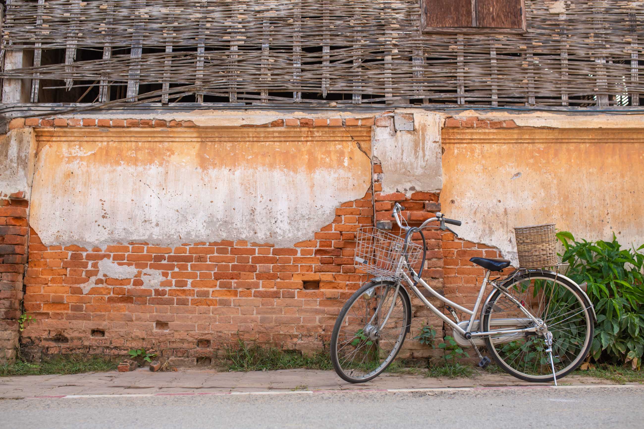chiang-khan-bicycle-old-house-chiang-khan-thailand_jadtrip.jpg